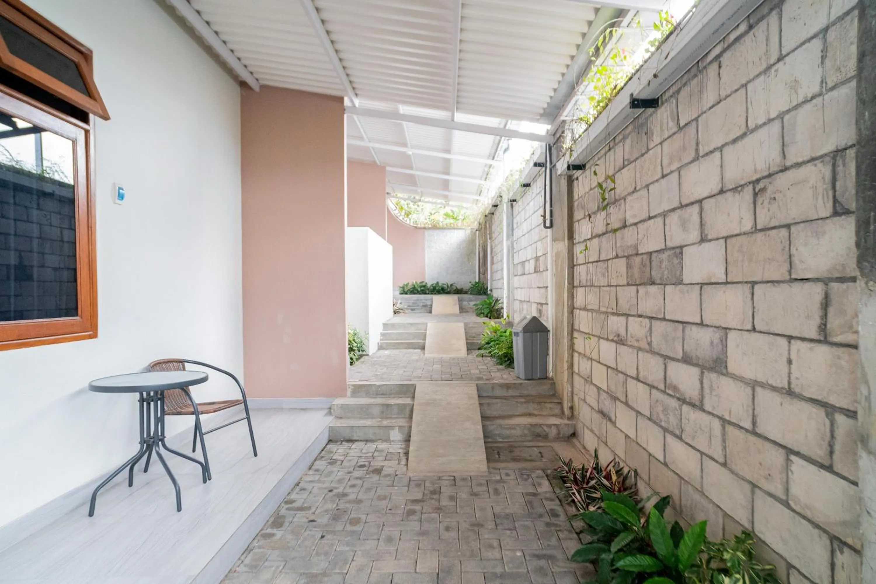 Patio in Urbanview Hotel Bubusini Batu by RedDoorz