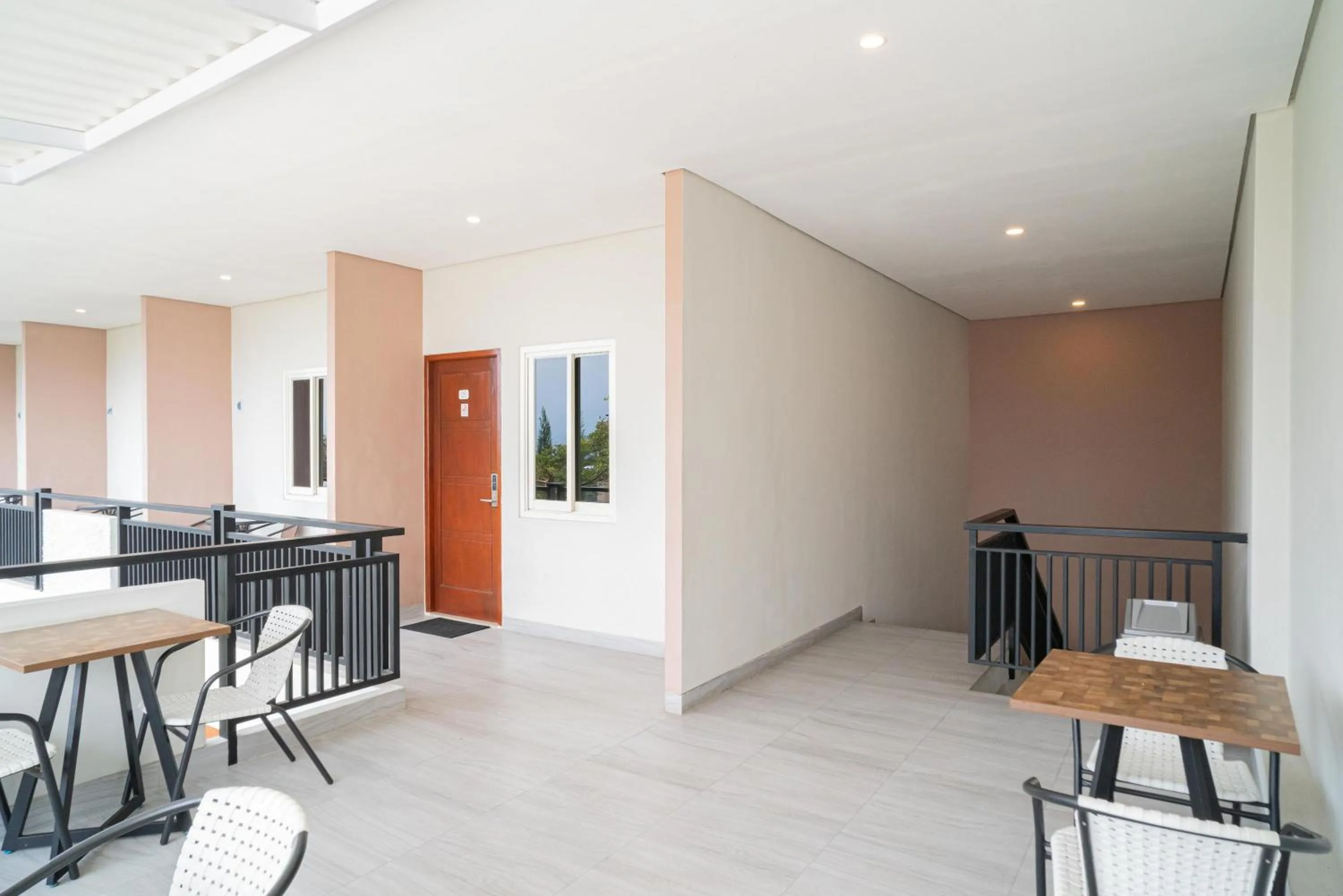 Dining area in Urbanview Hotel Bubusini Batu by RedDoorz