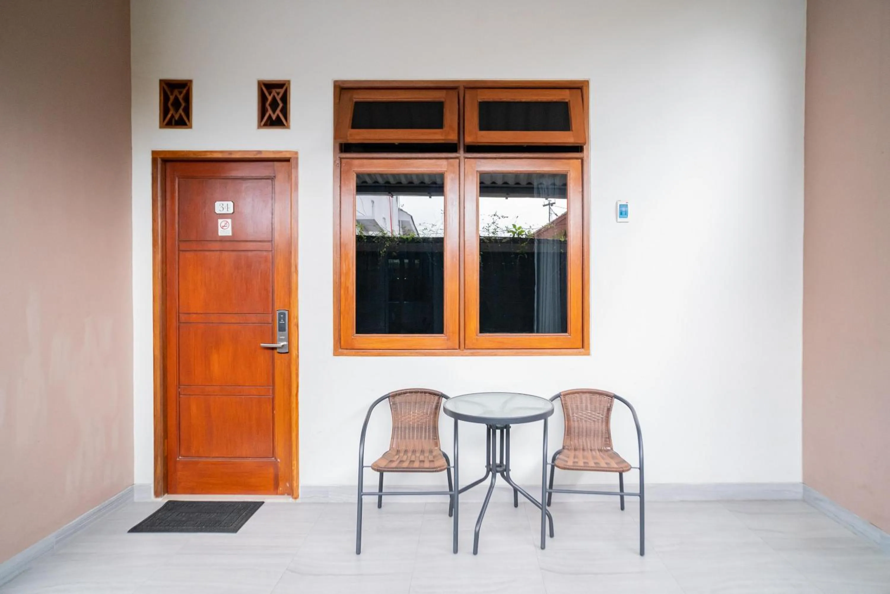 Balcony/Terrace in Urbanview Hotel Bubusini Batu by RedDoorz