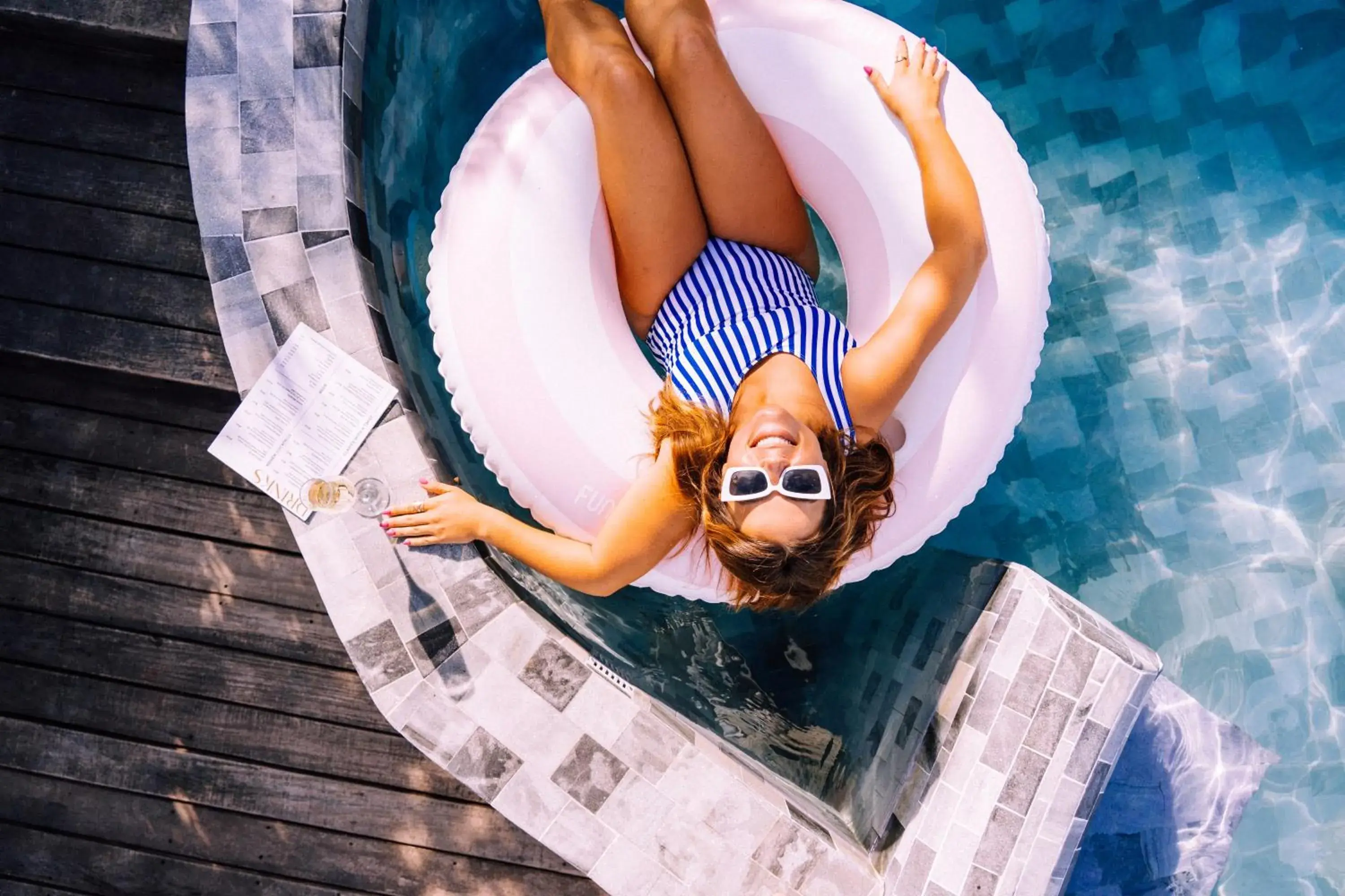 Swimming pool in Tropical Suites Hotel Swimming pool in Tropical Suites Hotel