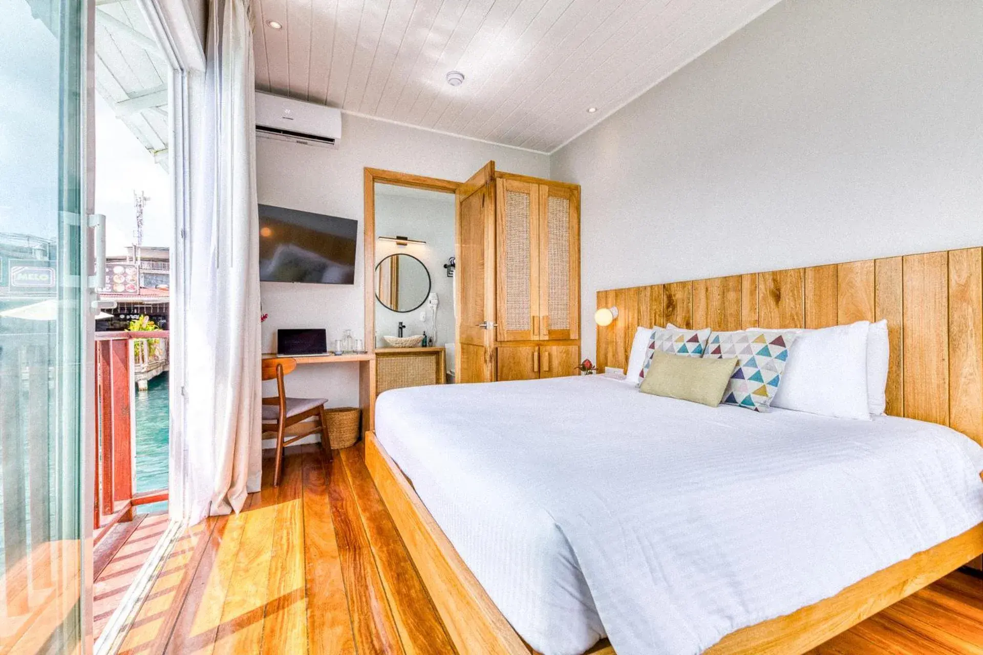 Bedroom, Bed in Tropical Suites Hotel Bedroom, Bed in Tropical Suites Hotel