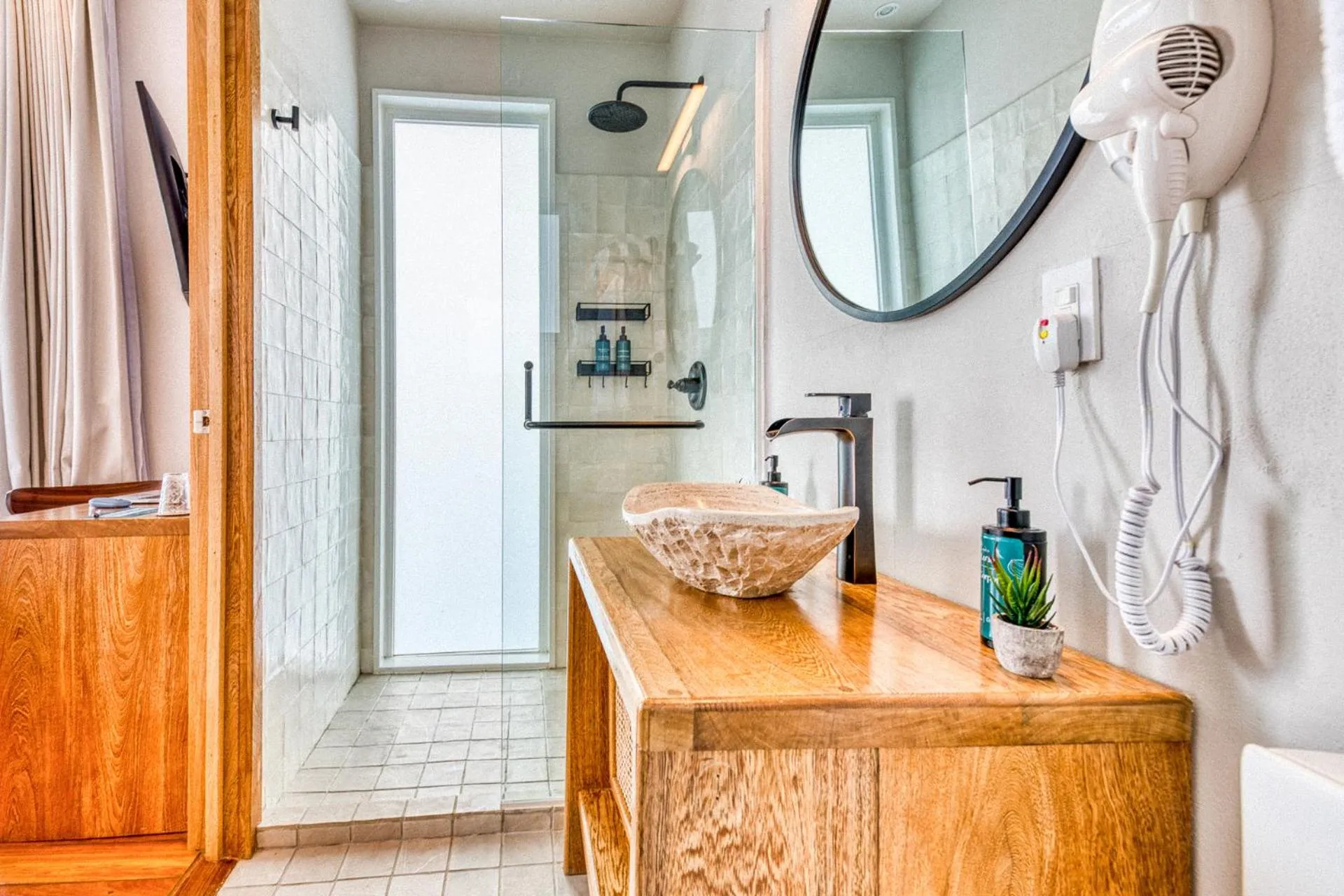 Bathroom in Tropical Suites Hotel