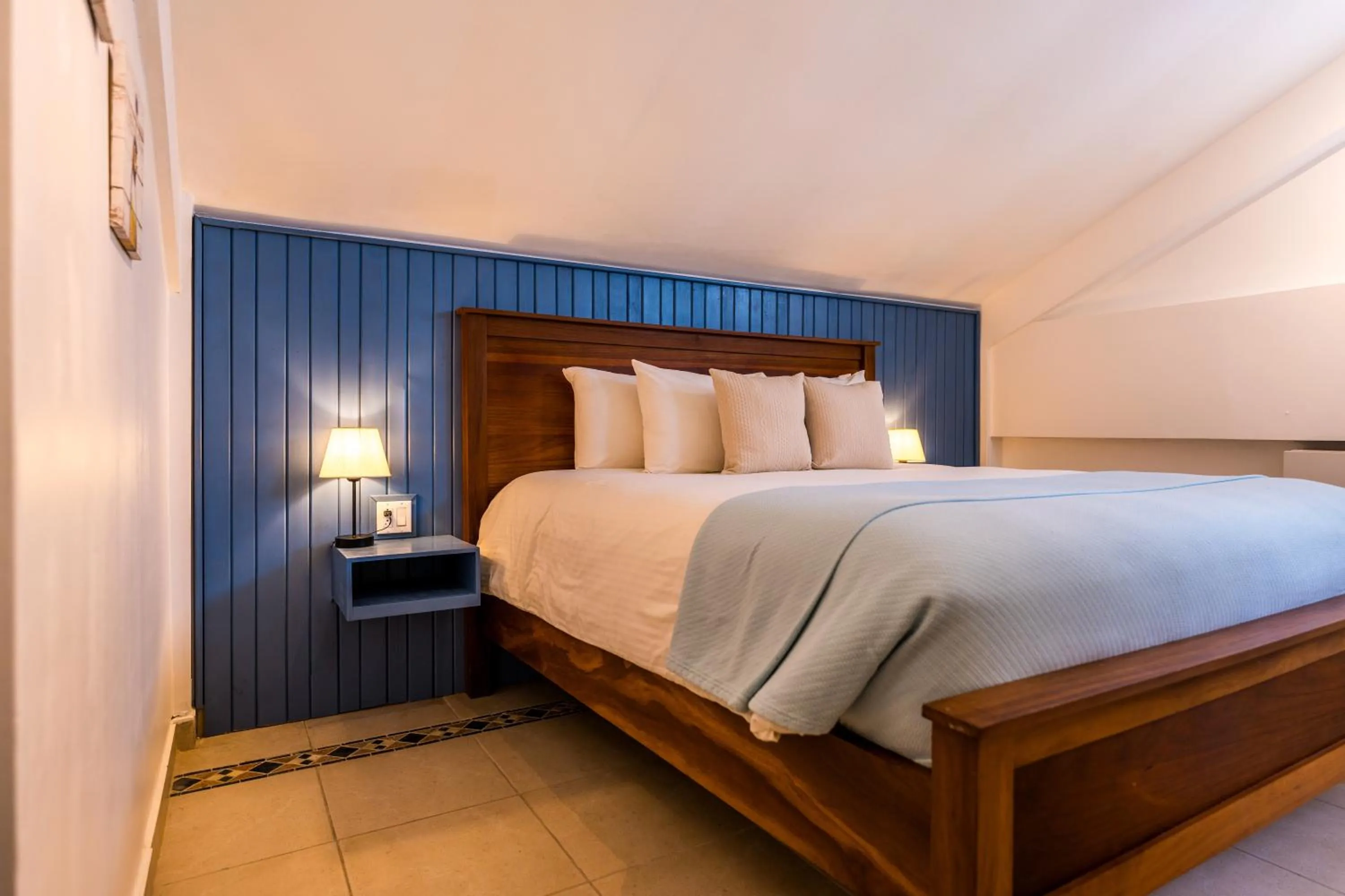 Bedroom, Bed in Tropical Suites Hotel