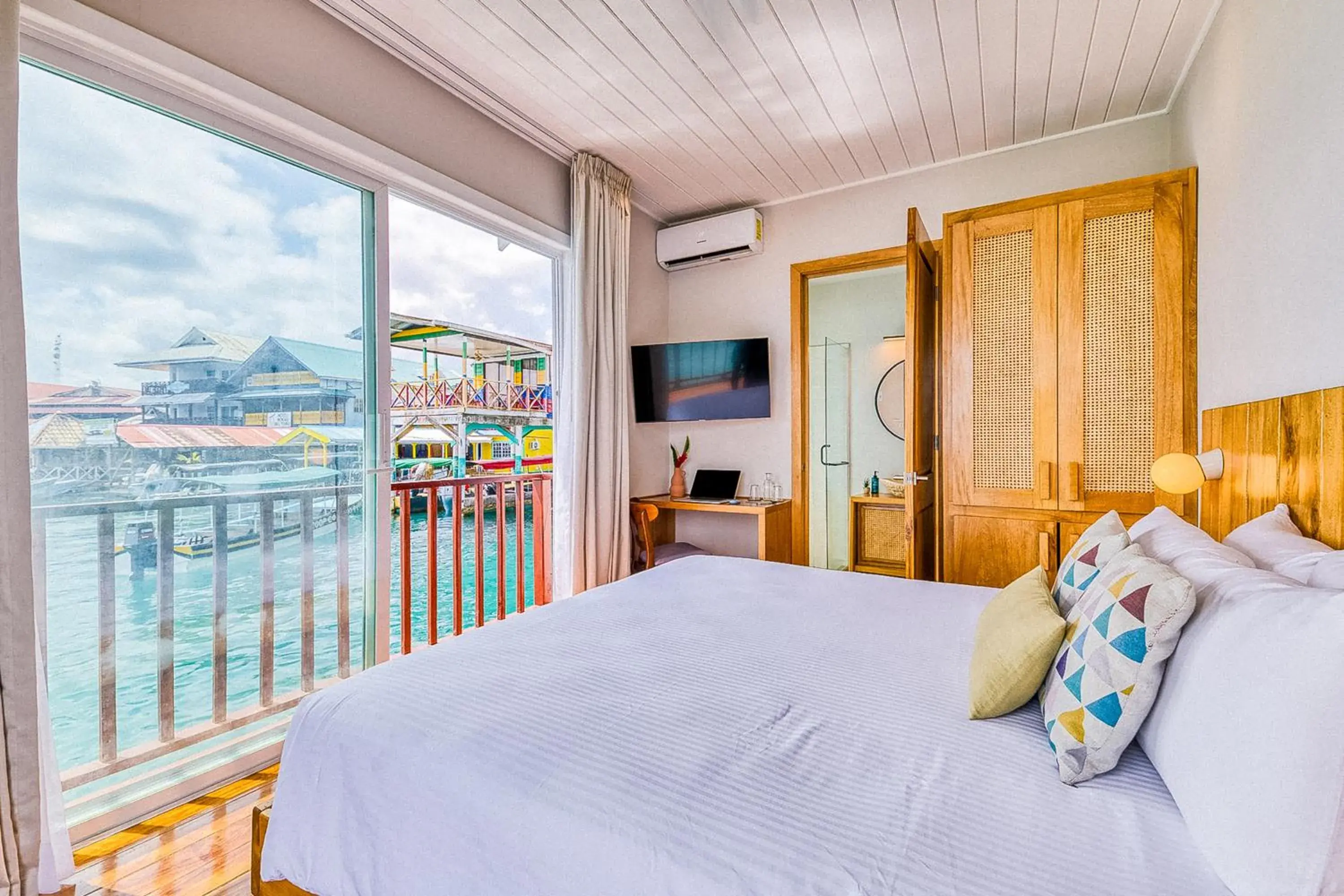 Bedroom, Bed in Tropical Suites Hotel Bedroom, Bed in Tropical Suites Hotel