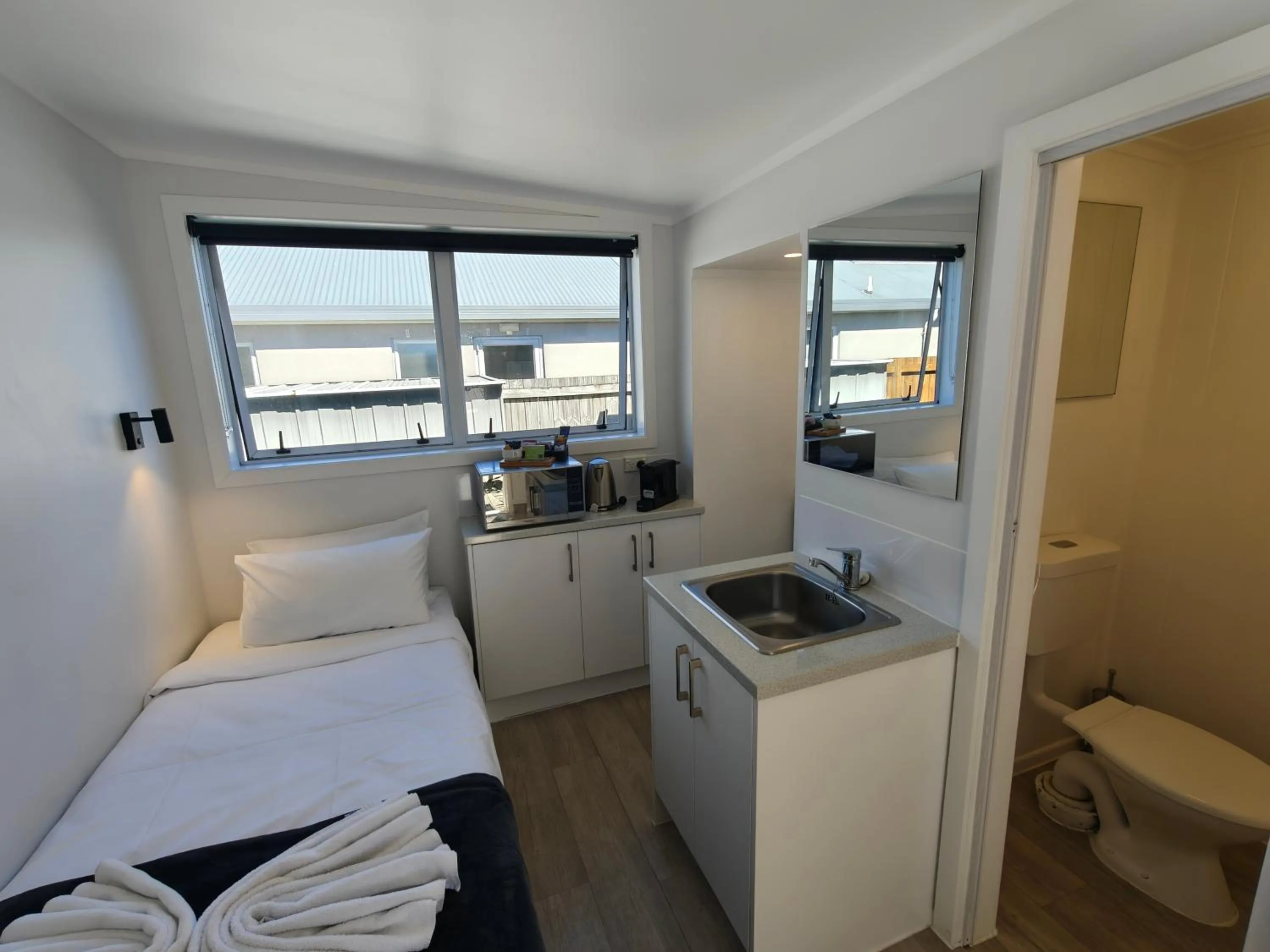 Bed in Roselands Motel