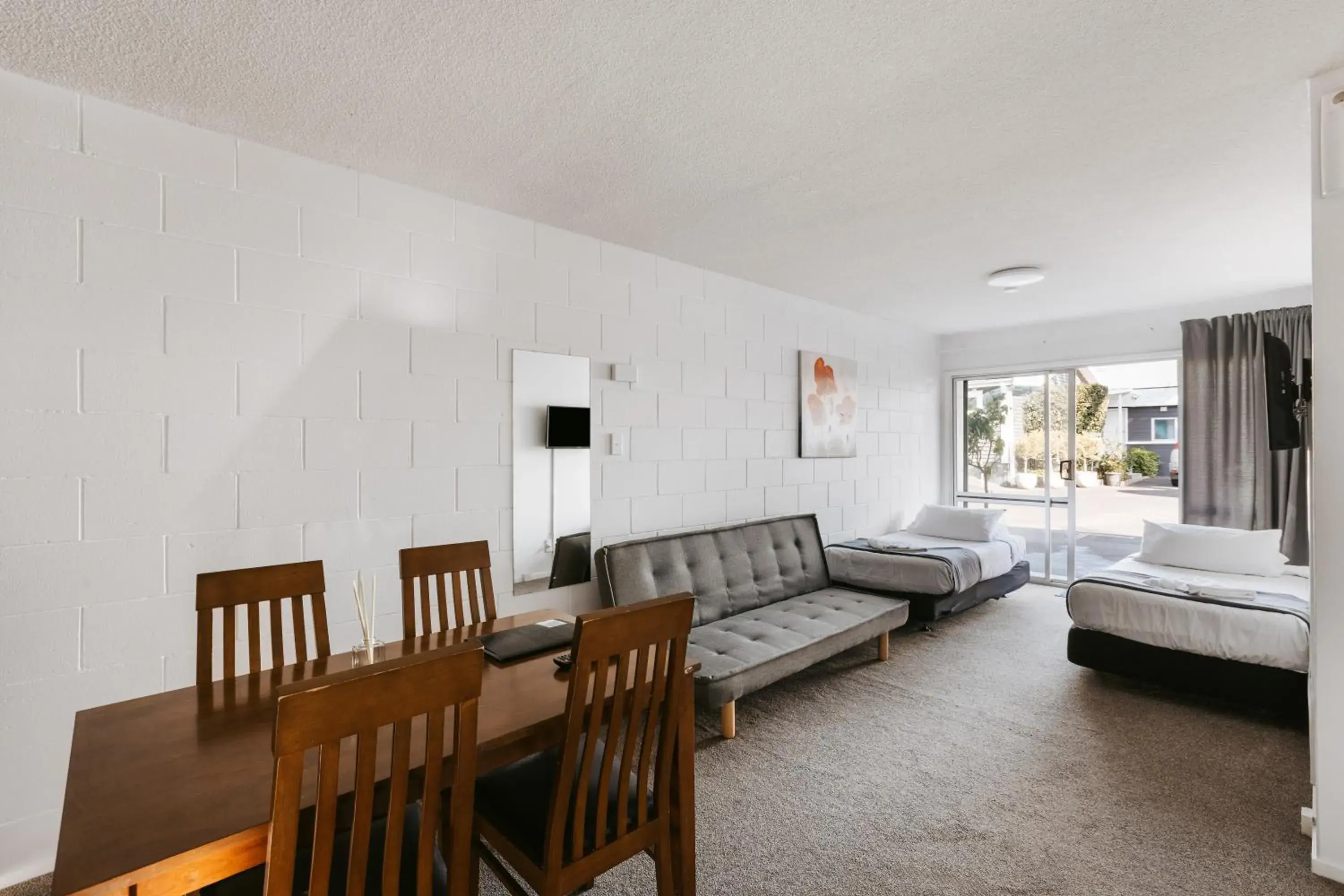 Bed in Roselands Motel Bed in Roselands Motel