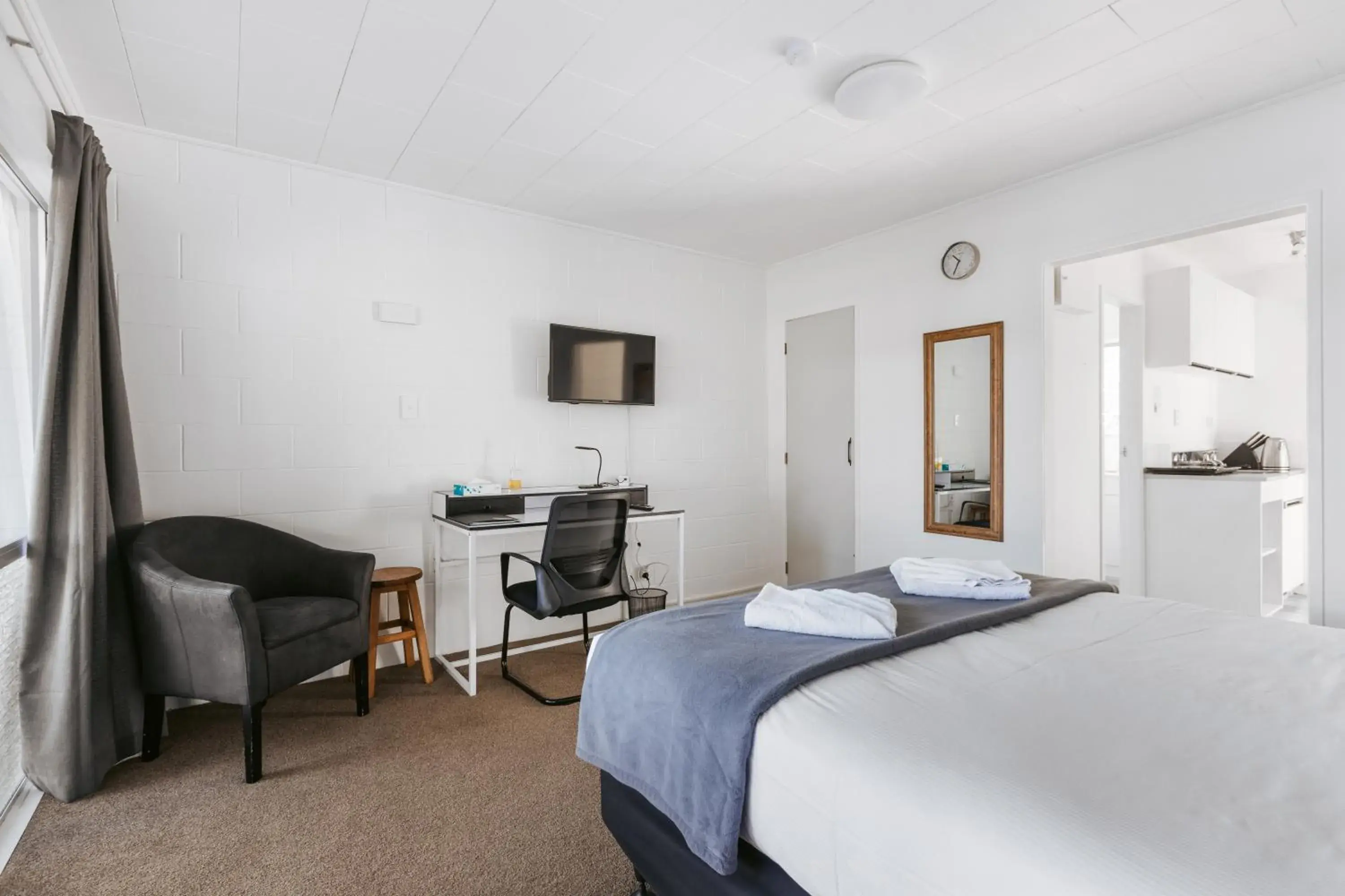 Bed in Roselands Motel Bed in Roselands Motel