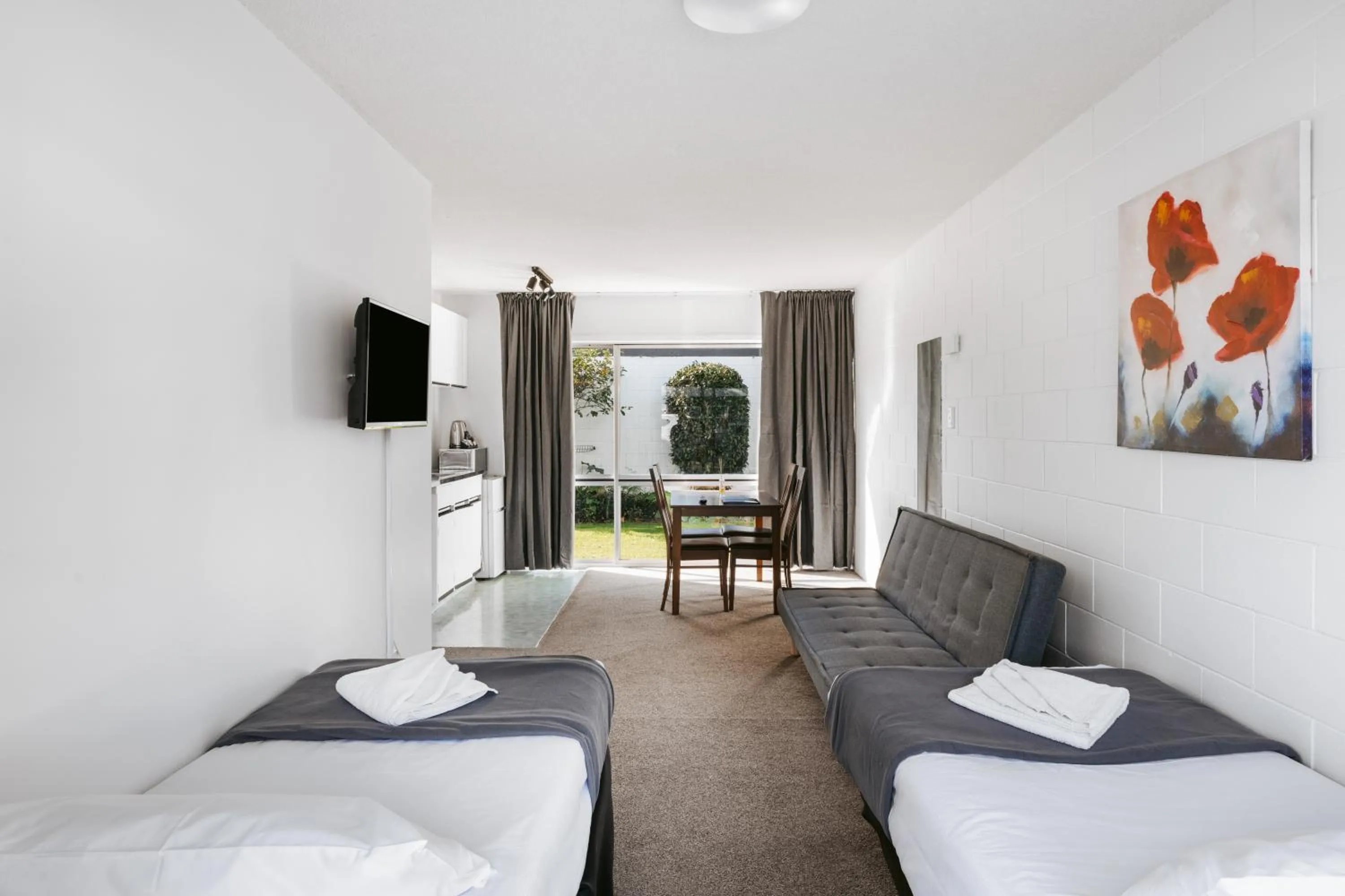 Bed in Roselands Motel