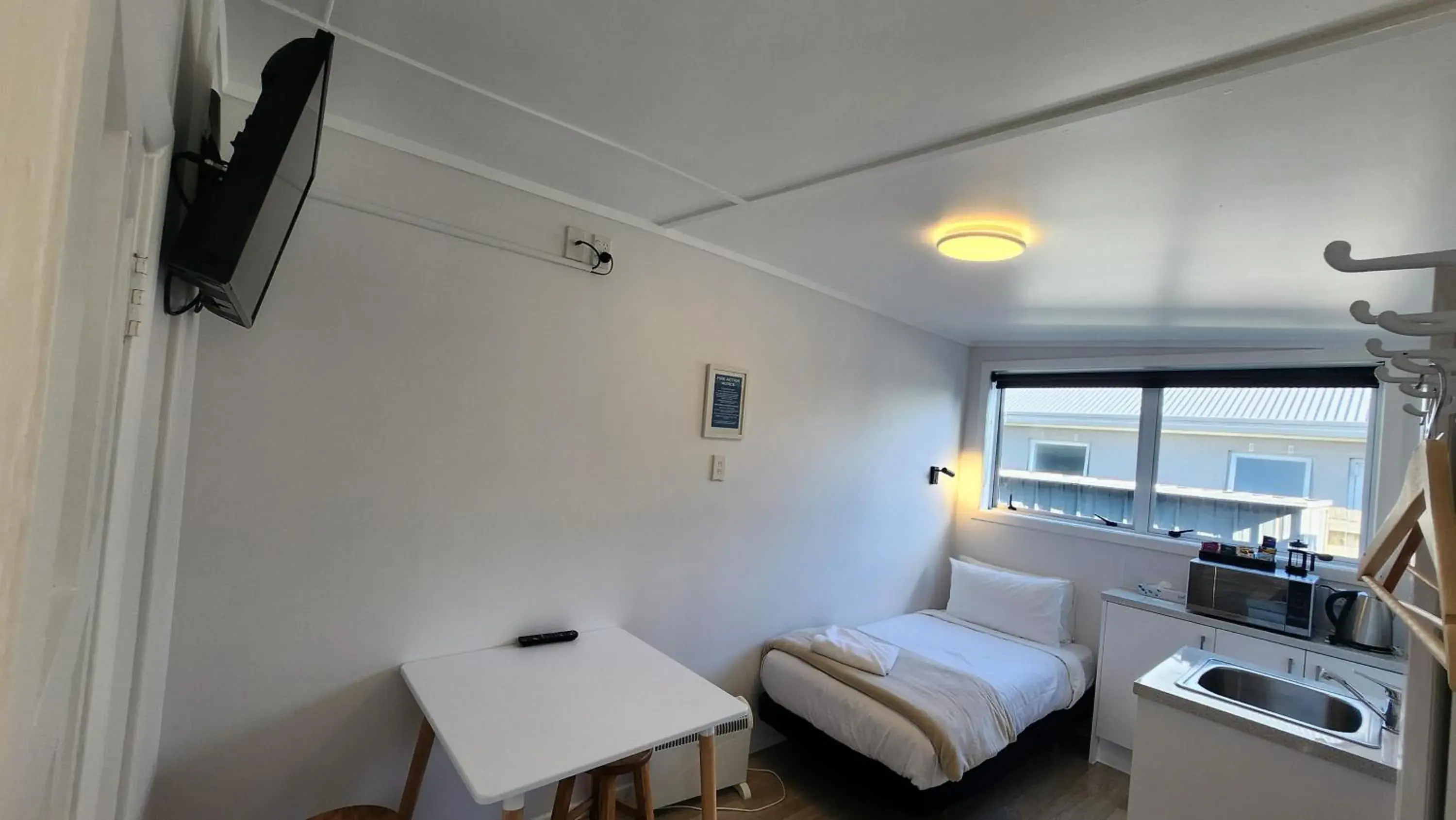 Bed in Roselands Motel Bed in Roselands Motel