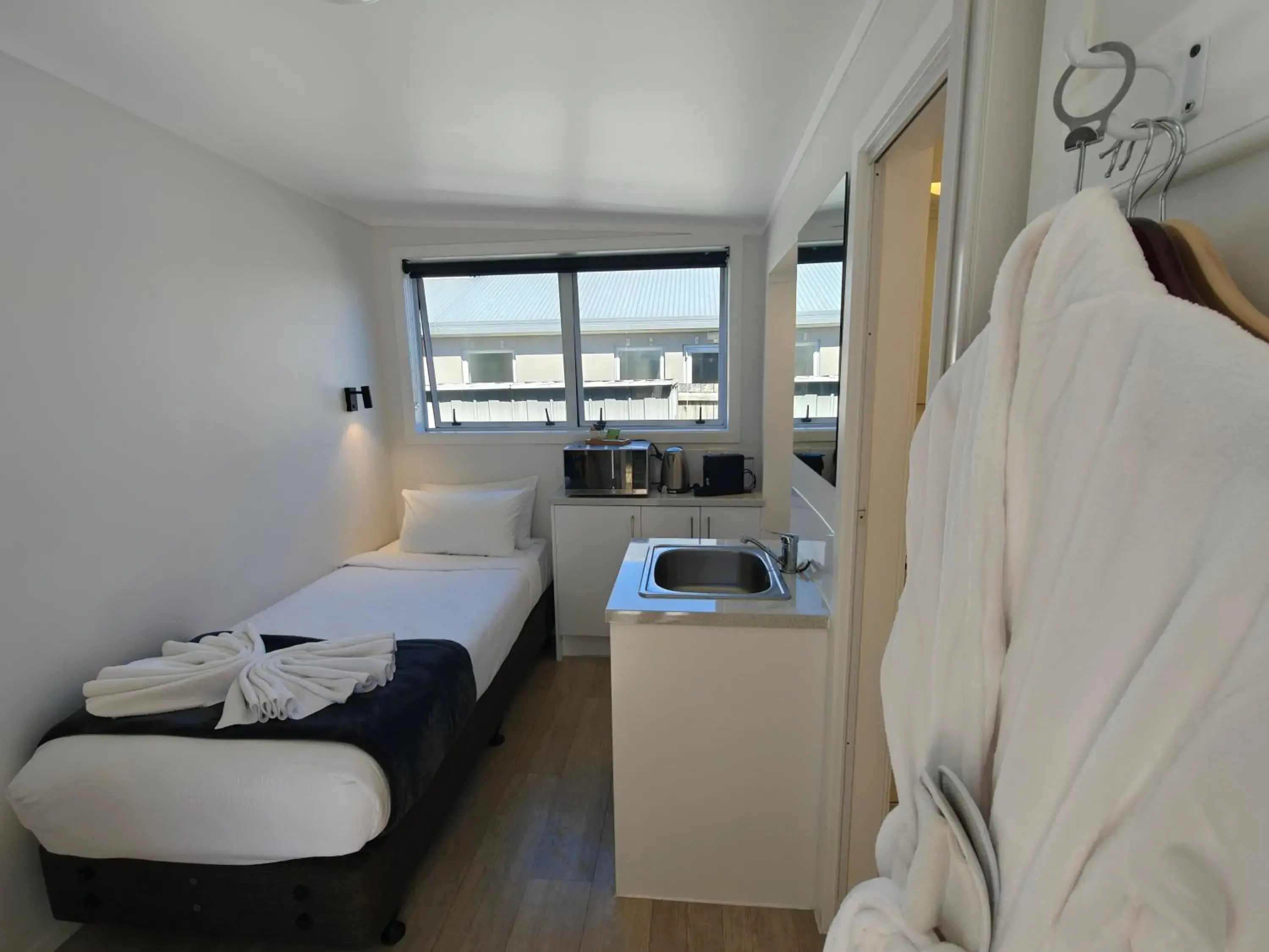 Standard Single Room - single occupancy in Roselands Motel Standard Single Room - single occupancy in Roselands Motel