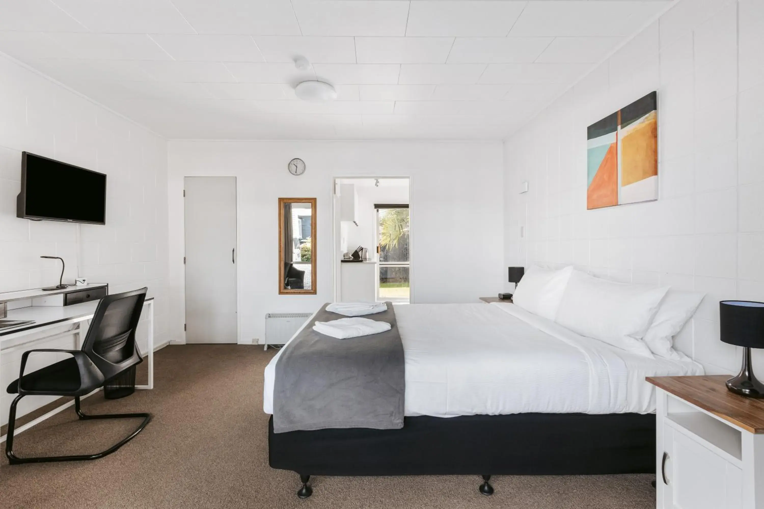 Bed in Roselands Motel Bed in Roselands Motel