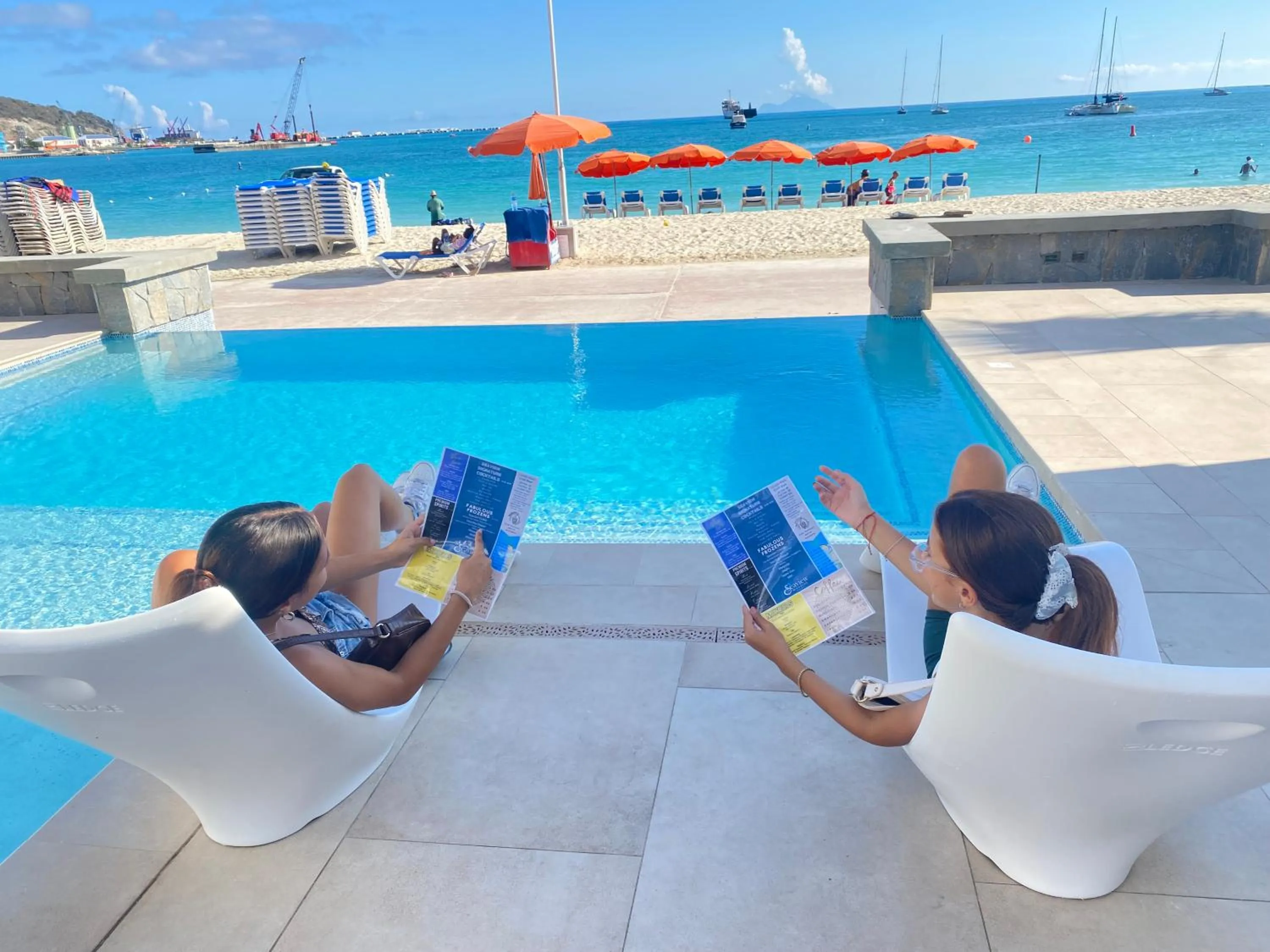 Swimming pool in Seaview Beach Hotel
