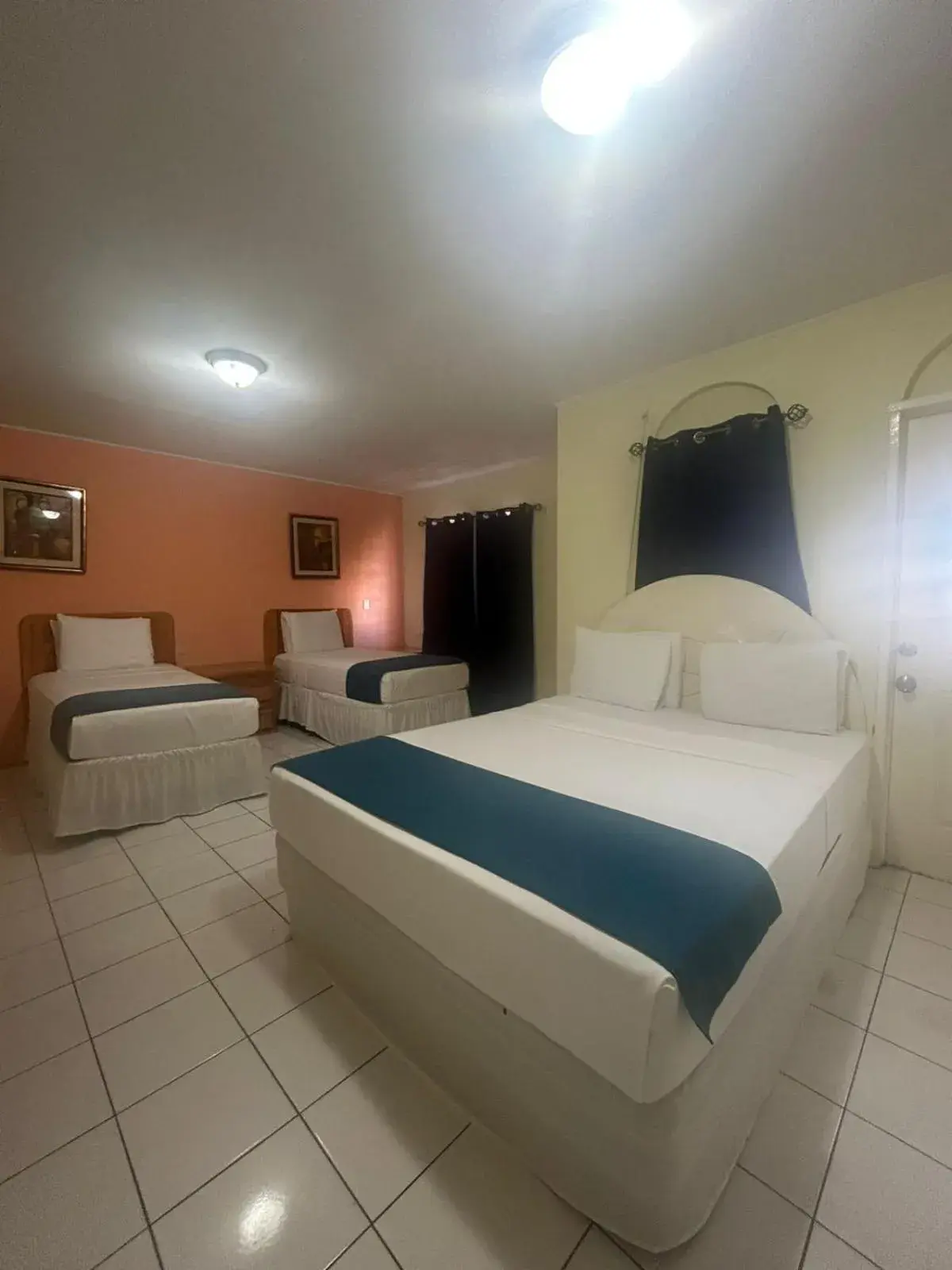 Quadruple Room in Seaview Beach Hotel Quadruple Room in Seaview Beach Hotel