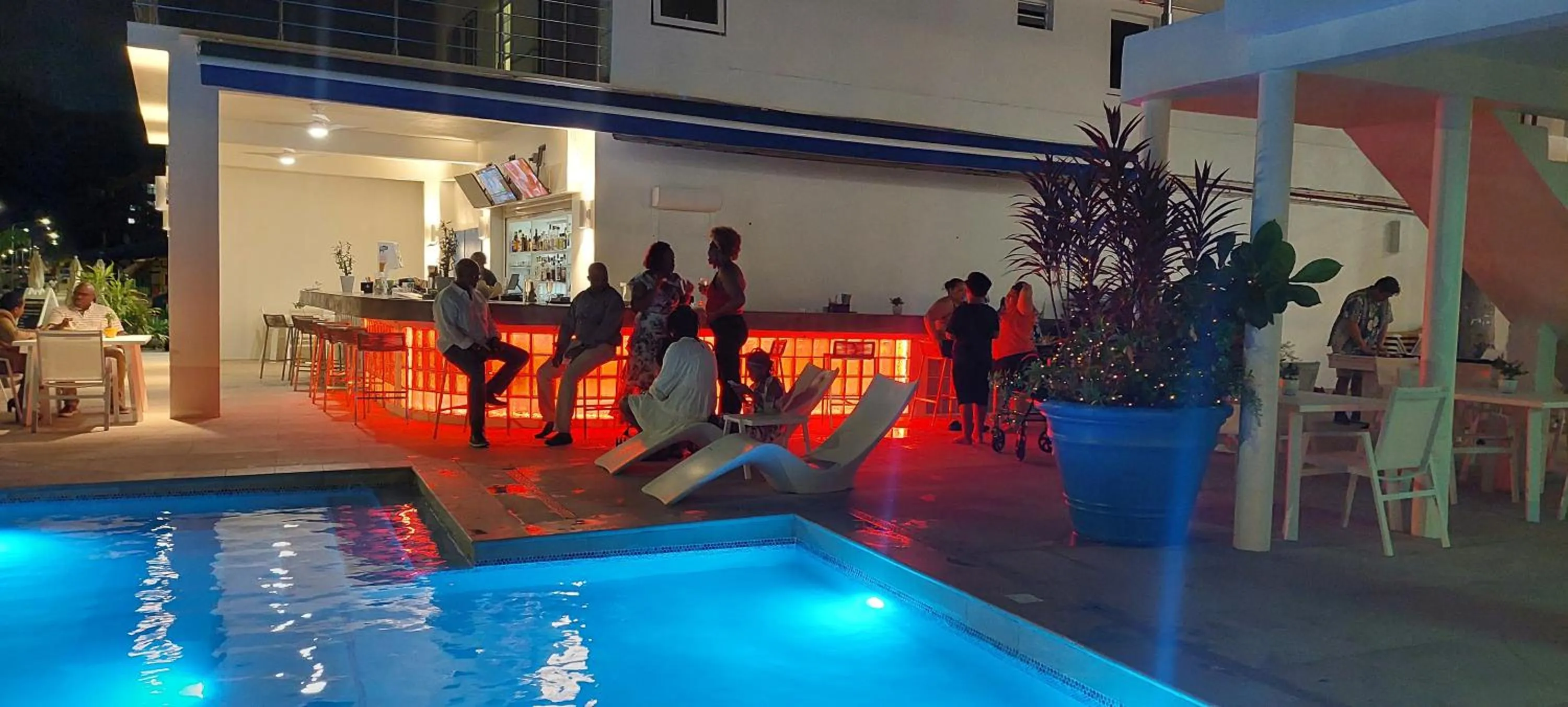 Swimming pool in Seaview Beach Hotel