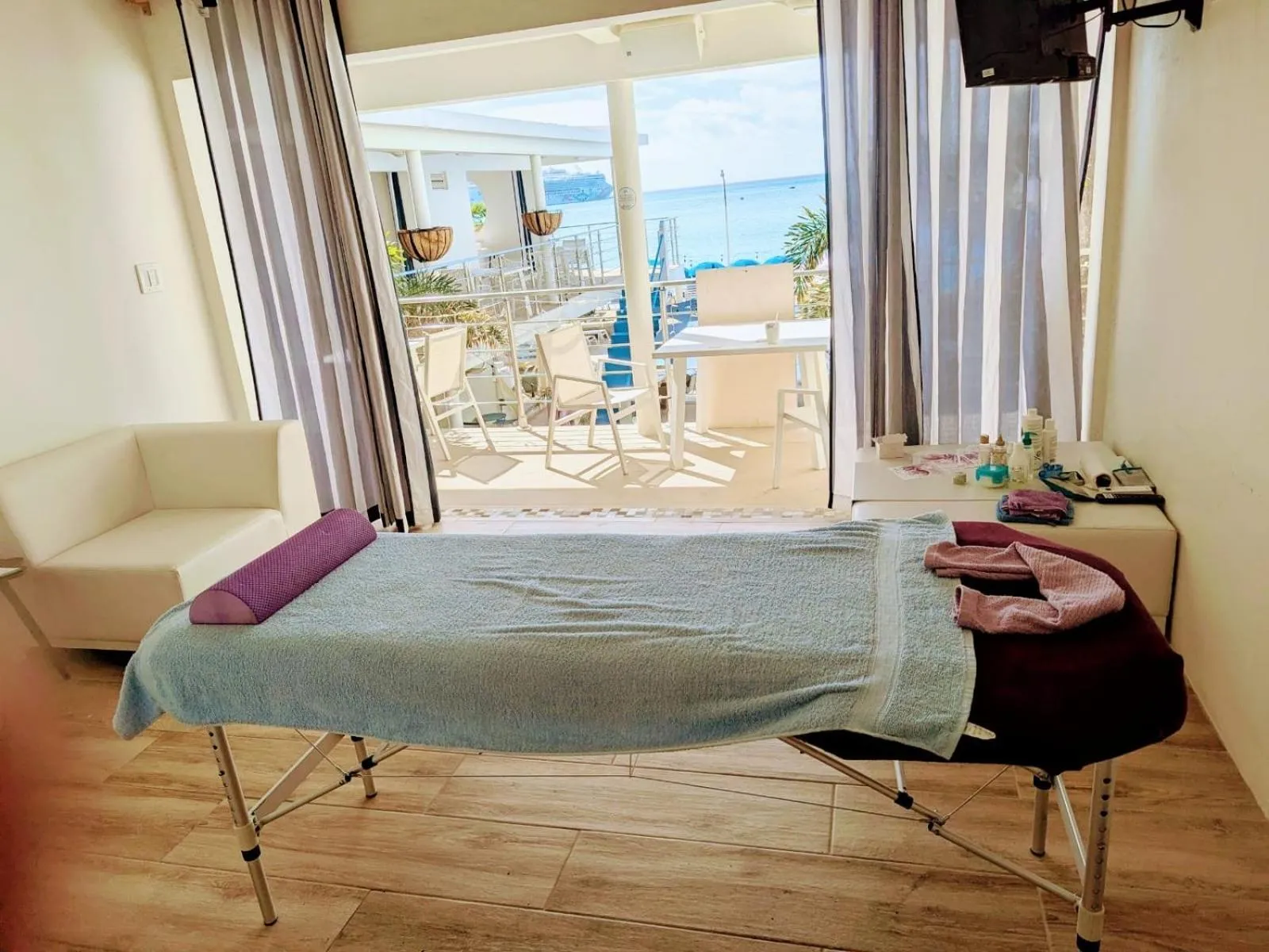 Massage, Bed in Seaview Beach Hotel
