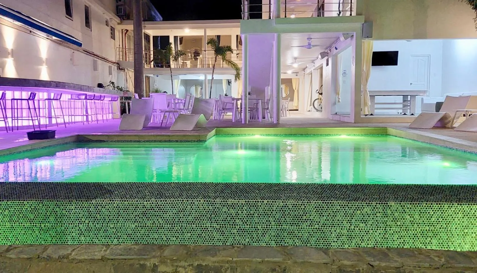 Lounge or bar in Seaview Beach Hotel