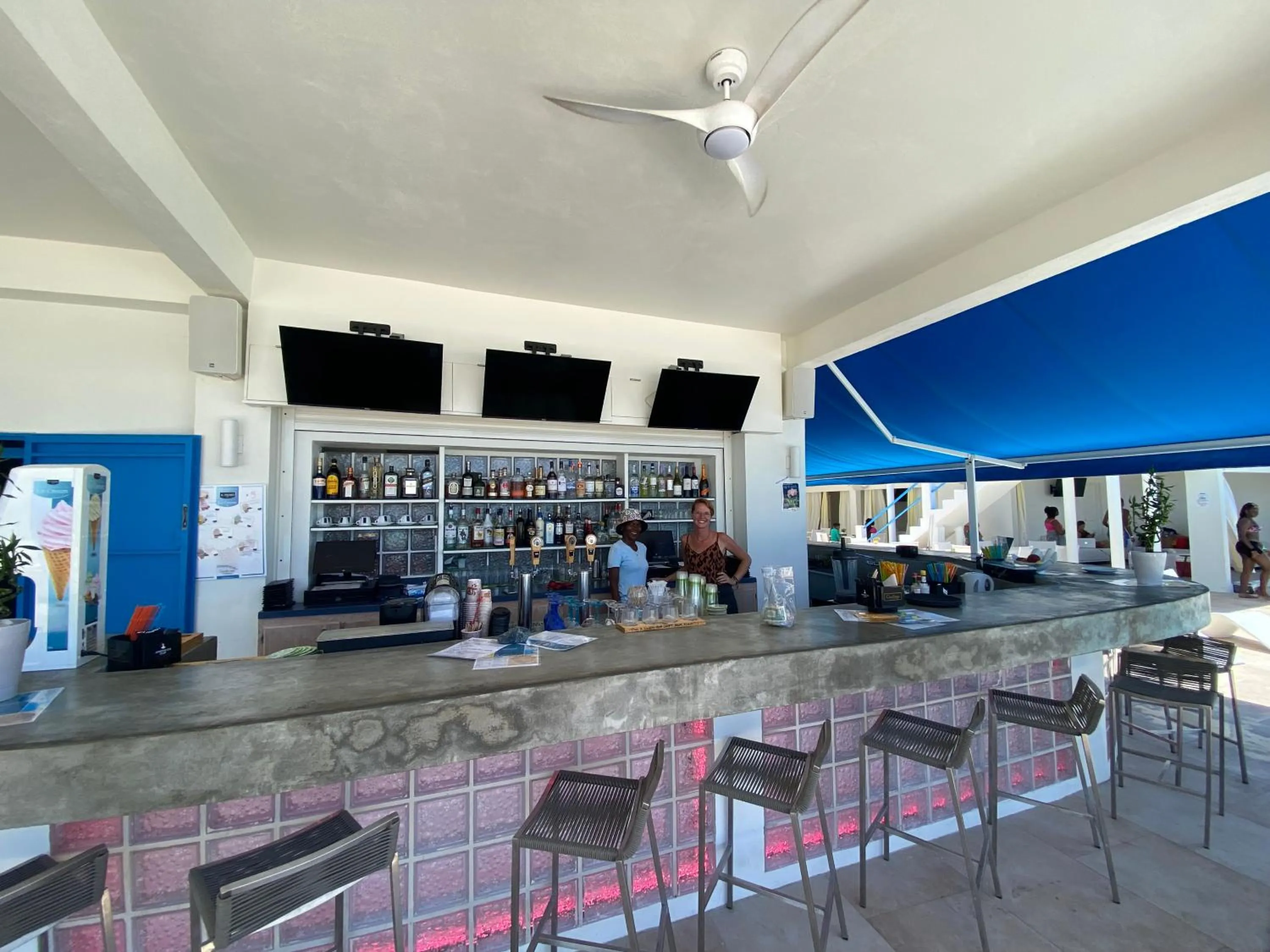 Restaurant/places to eat in Seaview Beach Hotel