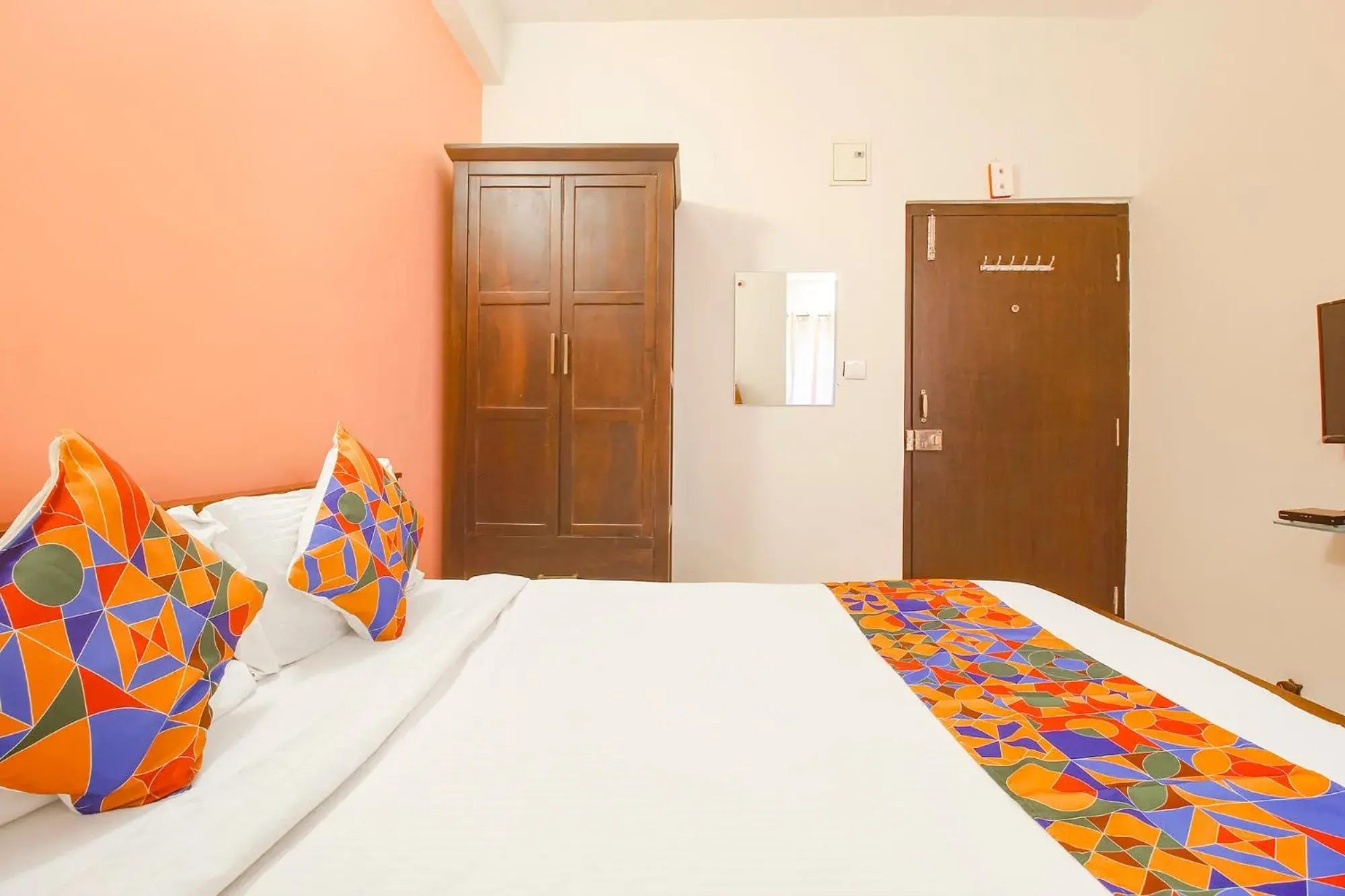 Photo of the whole room, Bed in FabHotel Corner Courtyard - Nr Botanical Garden, Kondapur Photo of the whole room, Bed in FabHotel Corner Courtyard - Nr Botanical Garden, Kondapur
