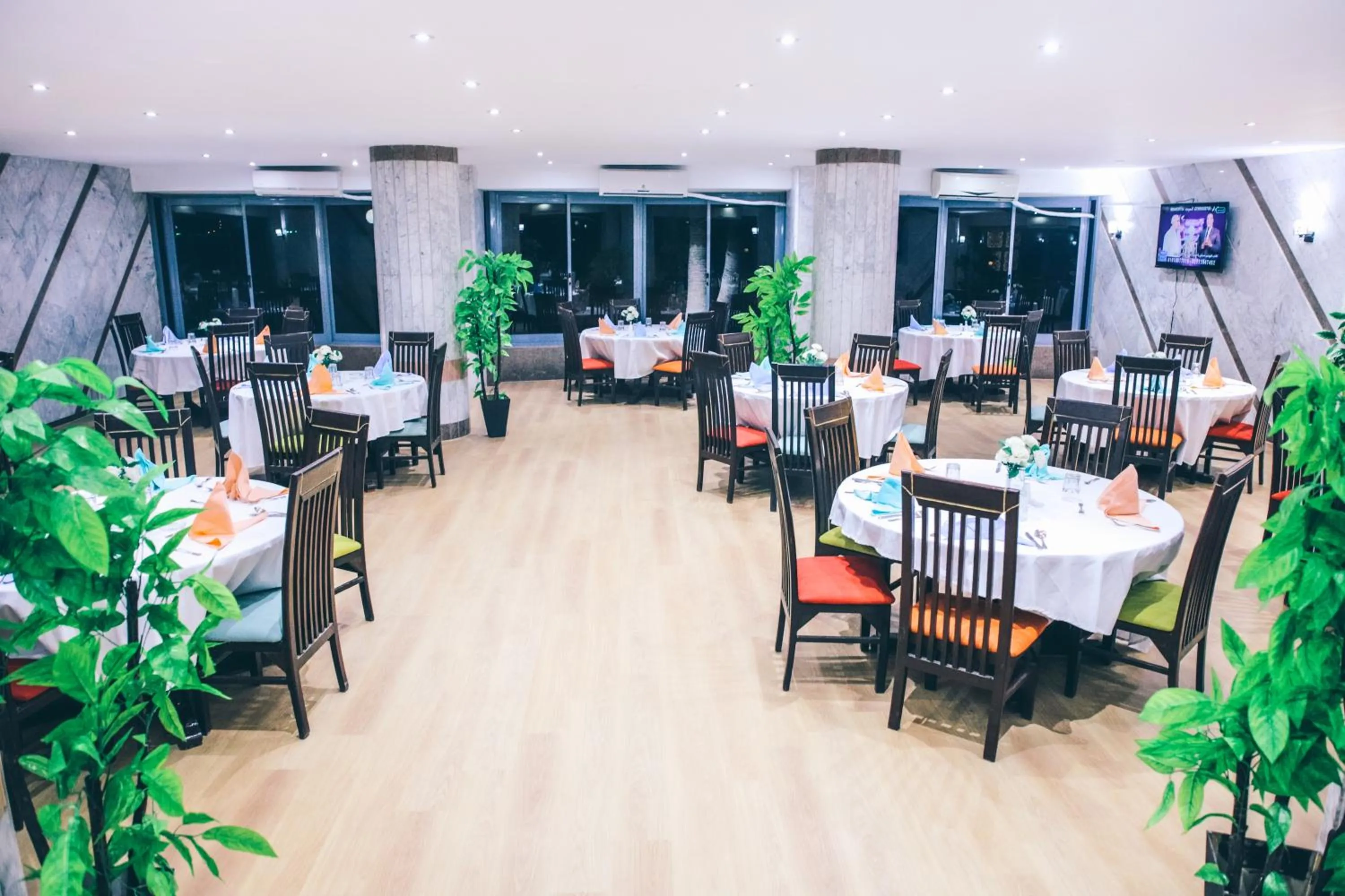 Restaurant/places to eat in Jewel Maadi Cabins and Club