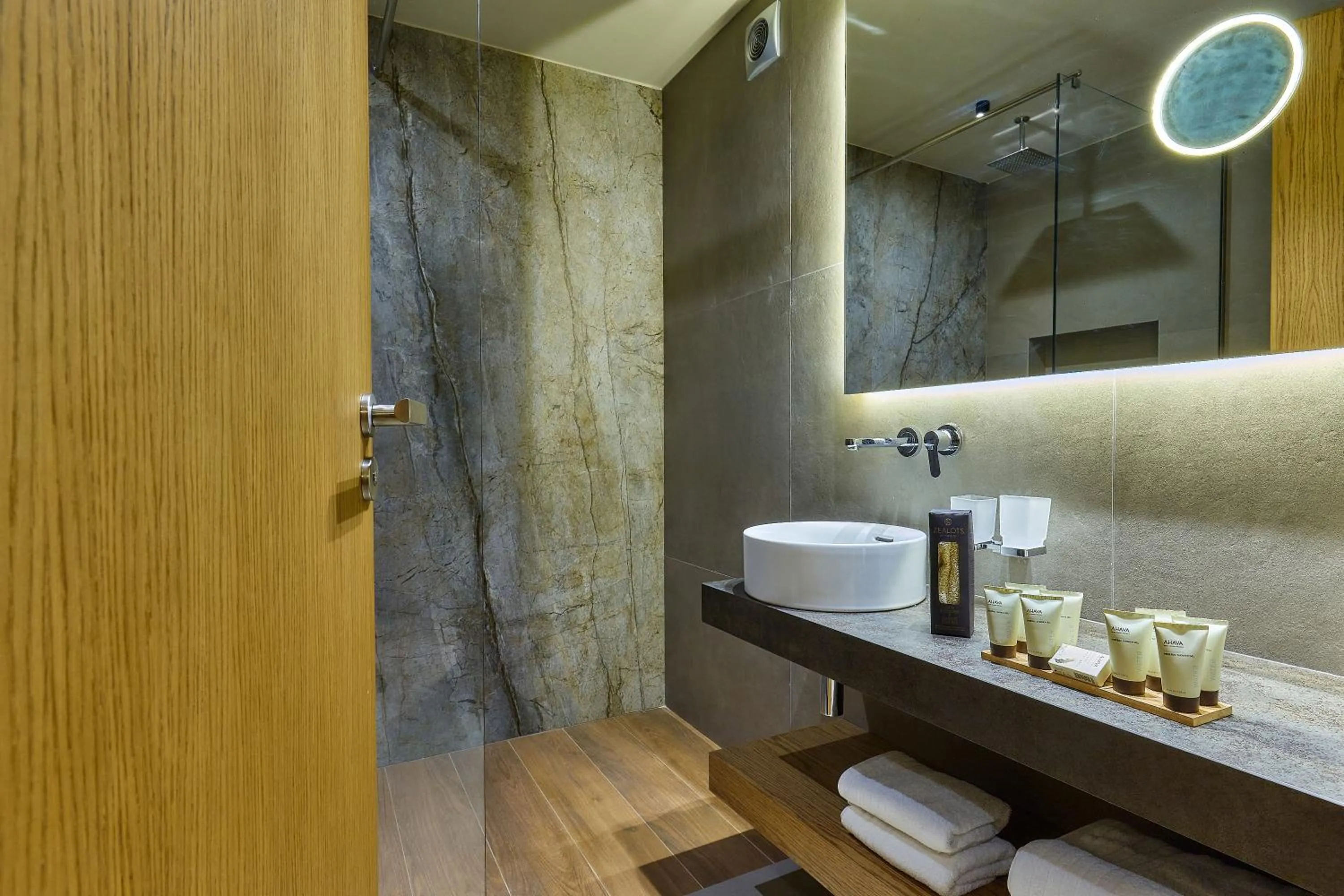 Bathroom in Castello Infinity Suites - Adults Only
