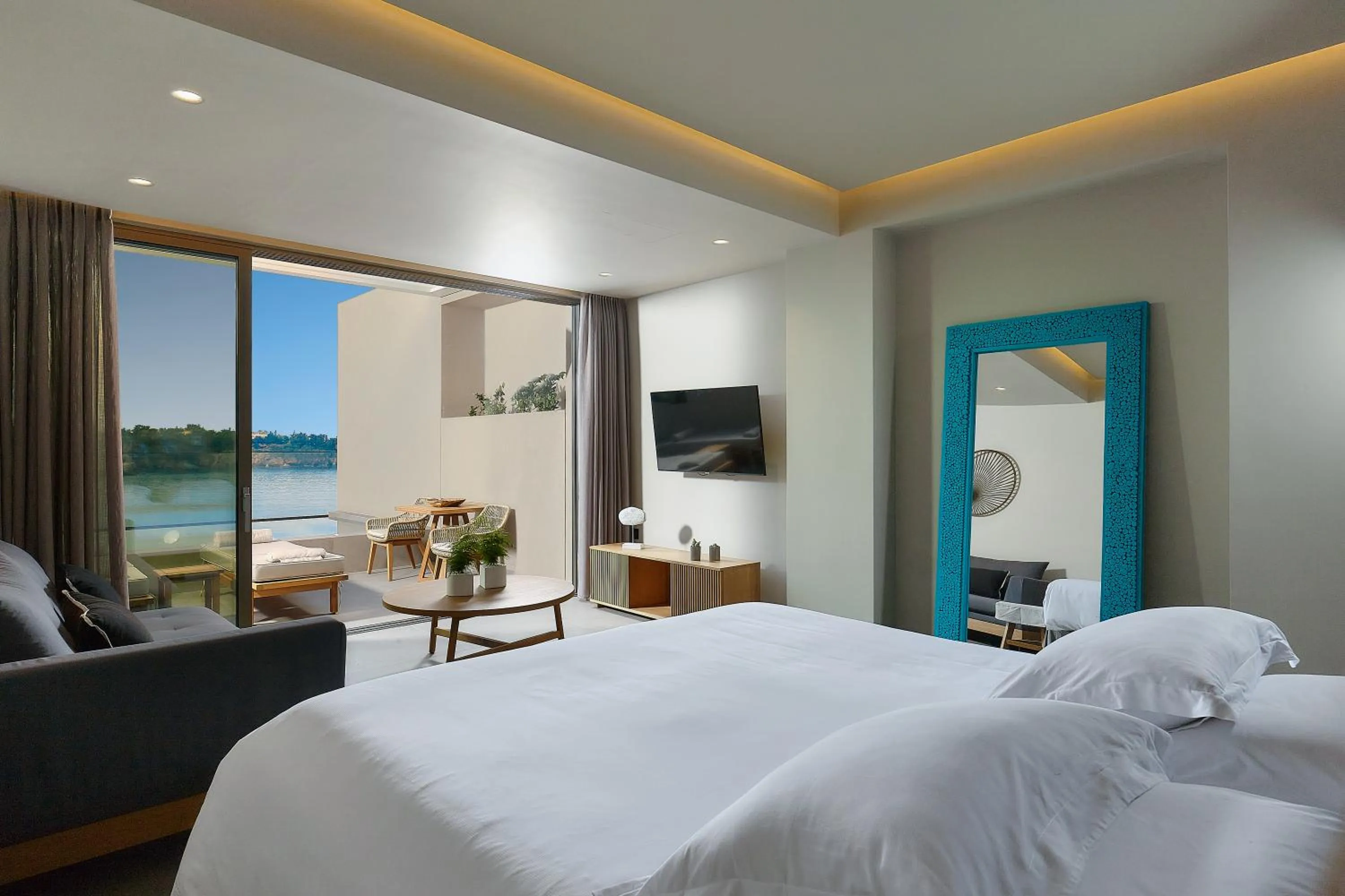 Living room, Bed in Castello Infinity Suites - Adults Only