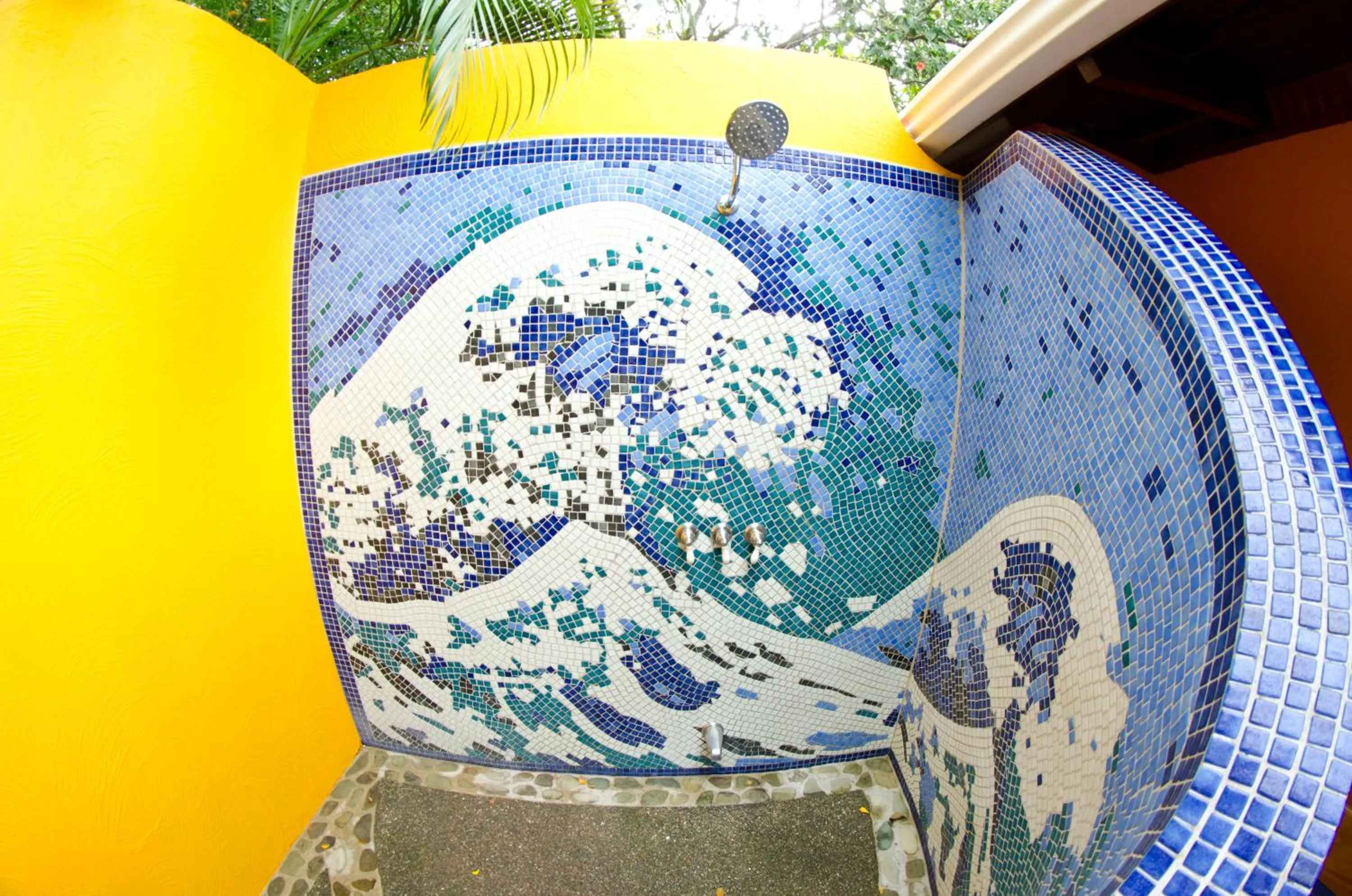 Shower in Hotel Vista de Olas