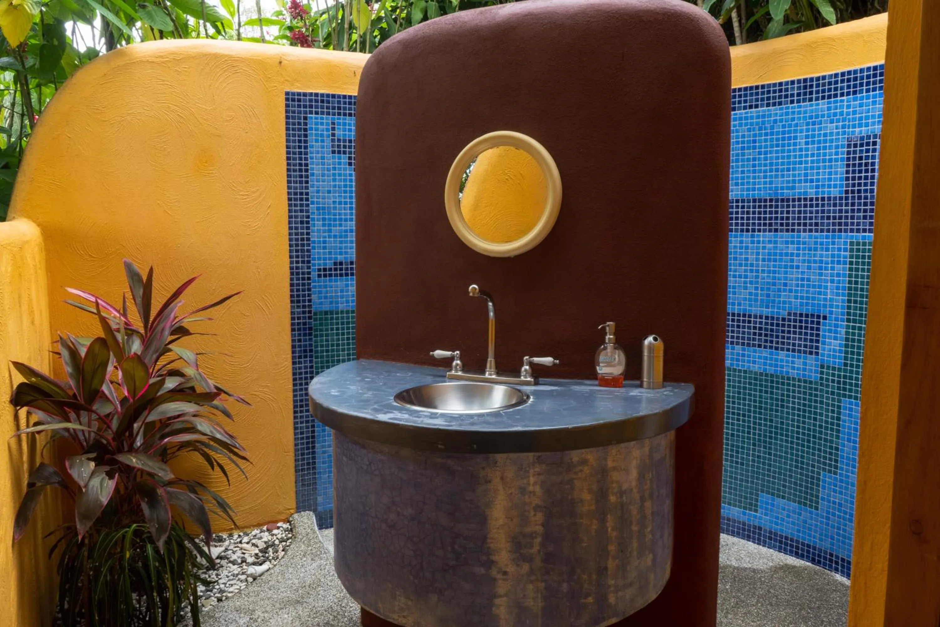 Shower in Hotel Vista de Olas