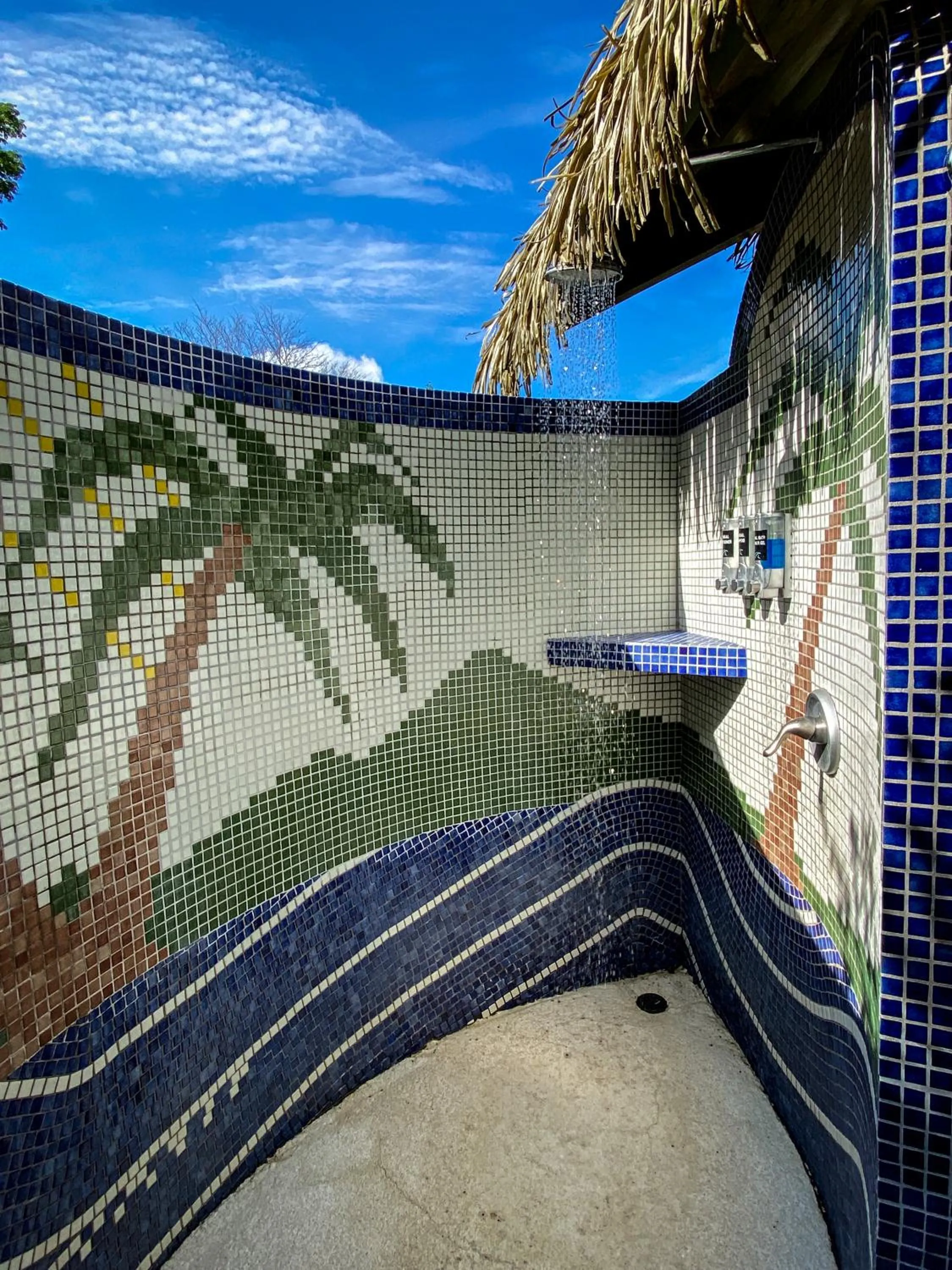 Shower in Hotel Vista de Olas