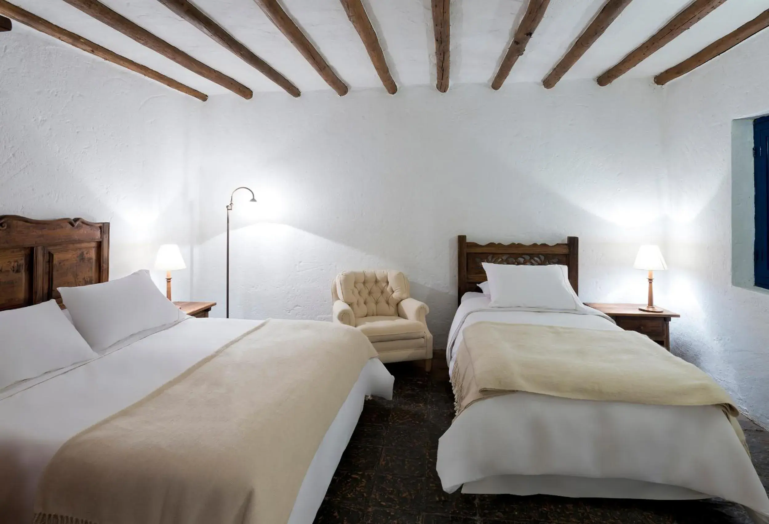 Comfort Triple Room in Casa La Bisbal Comfort Triple Room in Casa La Bisbal