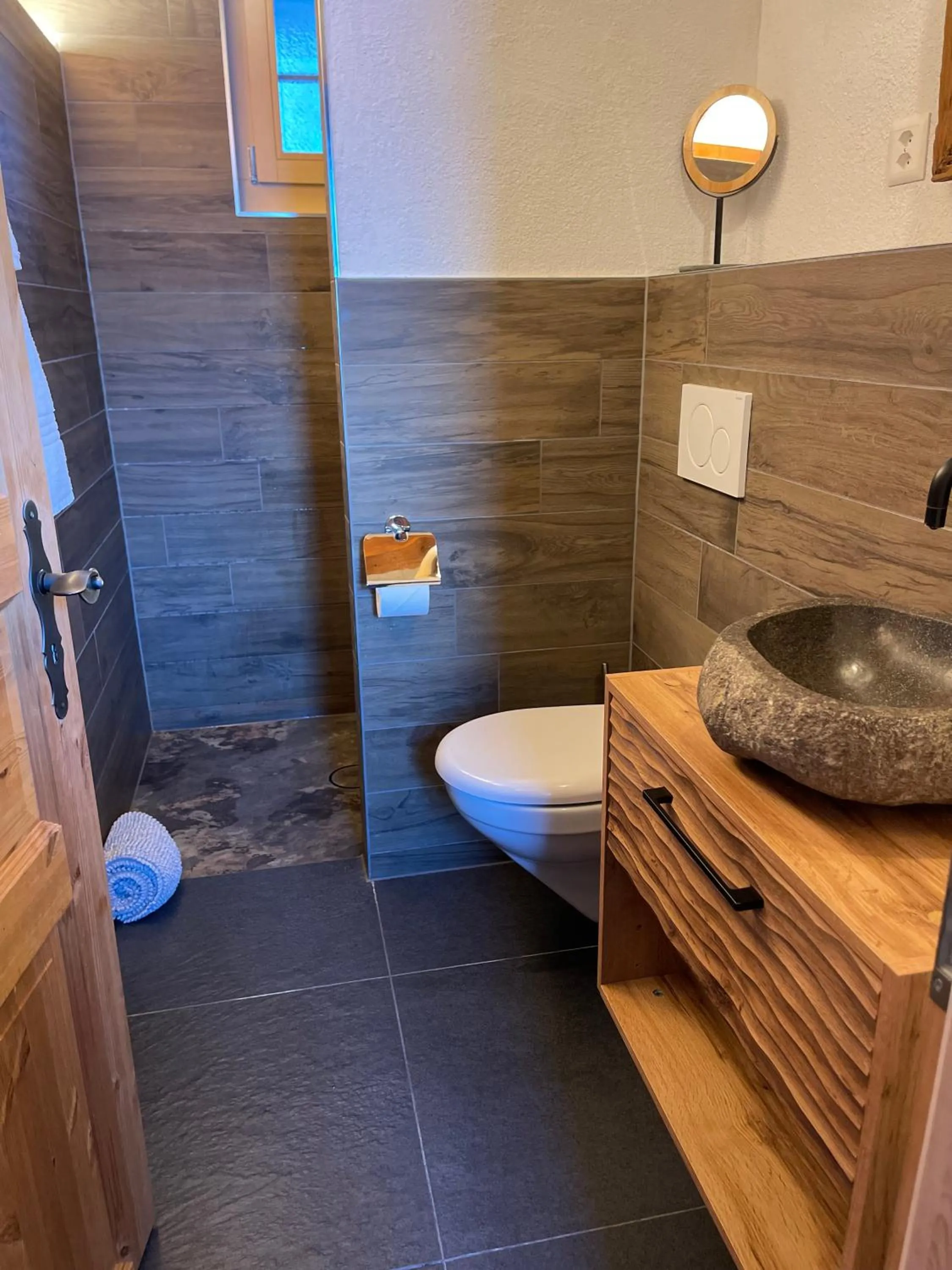 Toilet in Hotel Jägerstübli Grindelwald