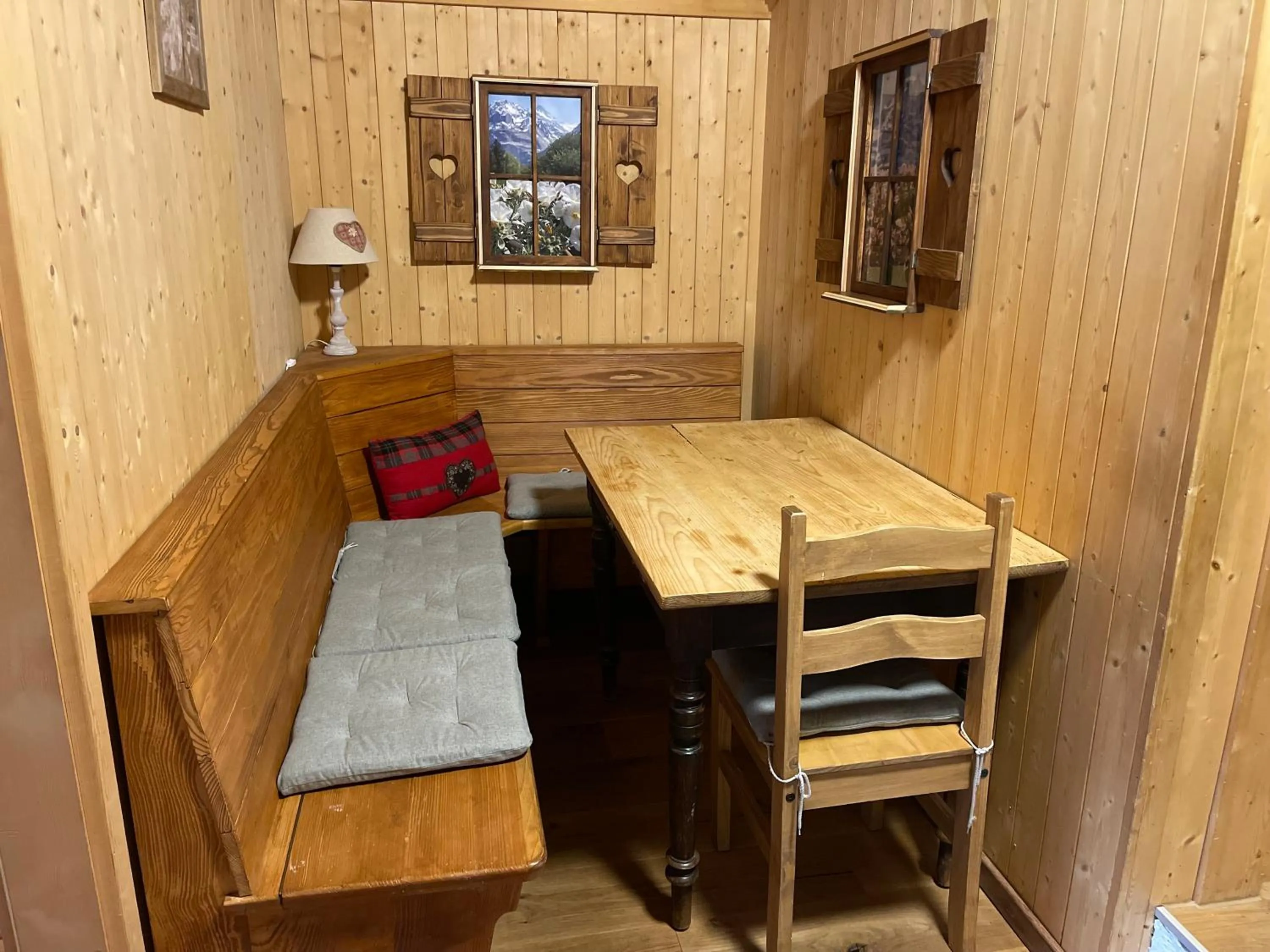 Seating area in Hotel Jägerstübli Grindelwald