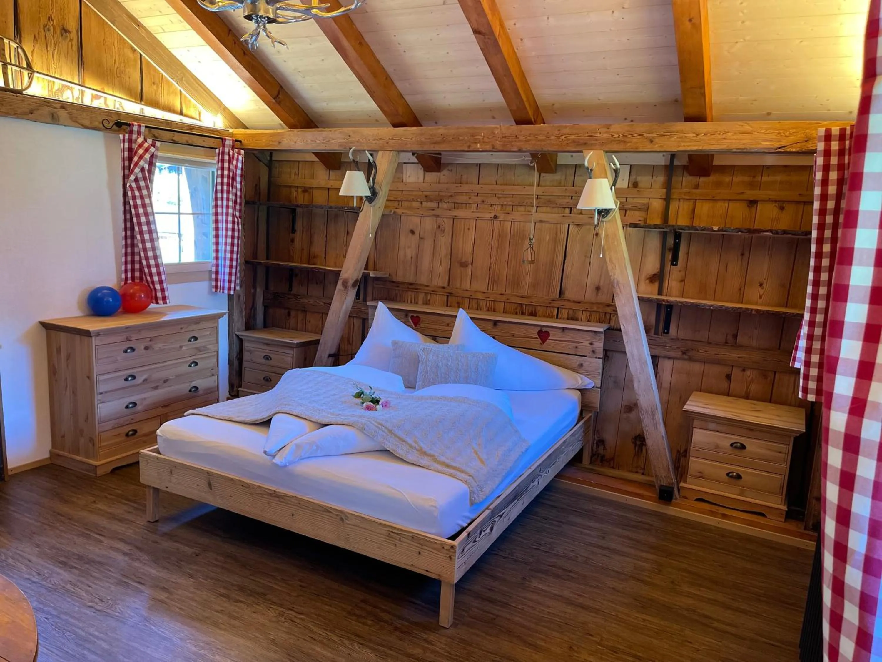 Bed in Hotel Jägerstübli Grindelwald