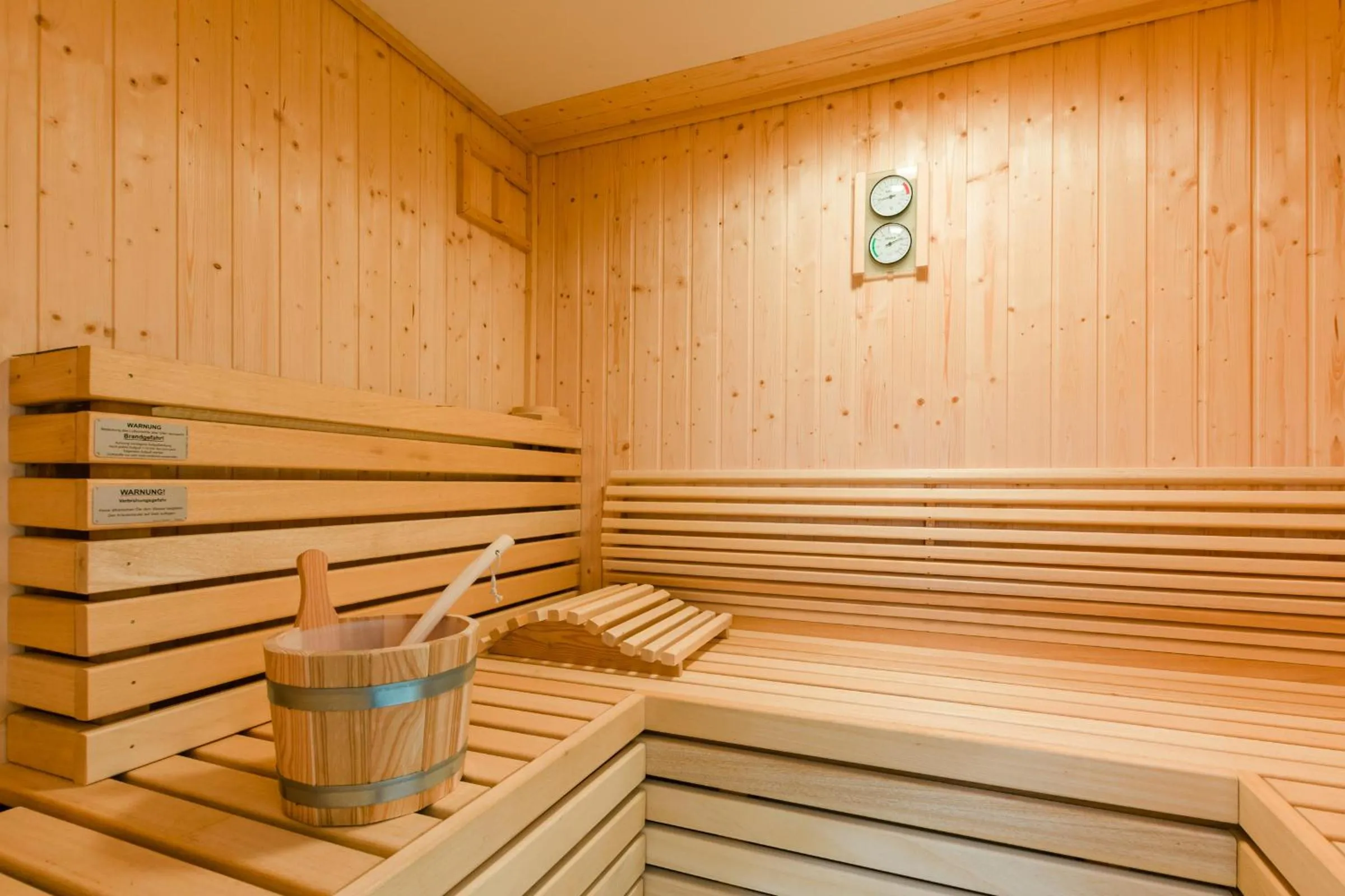 Sauna in 5 Sterne Ferienhaus direkt am See mit Sauna-Kamin-Garten