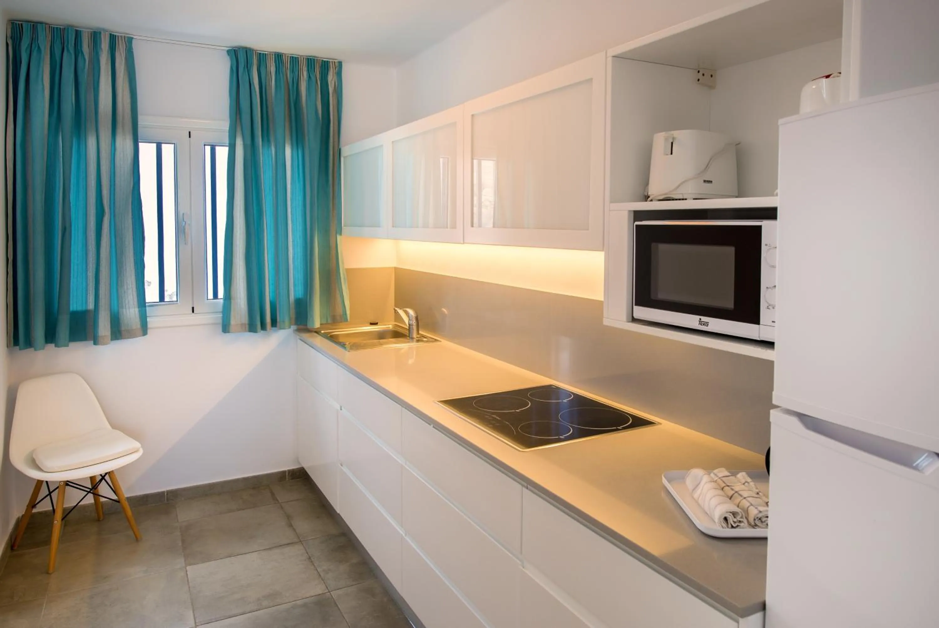 Kitchen or kitchenette in Apartamentos Playamar