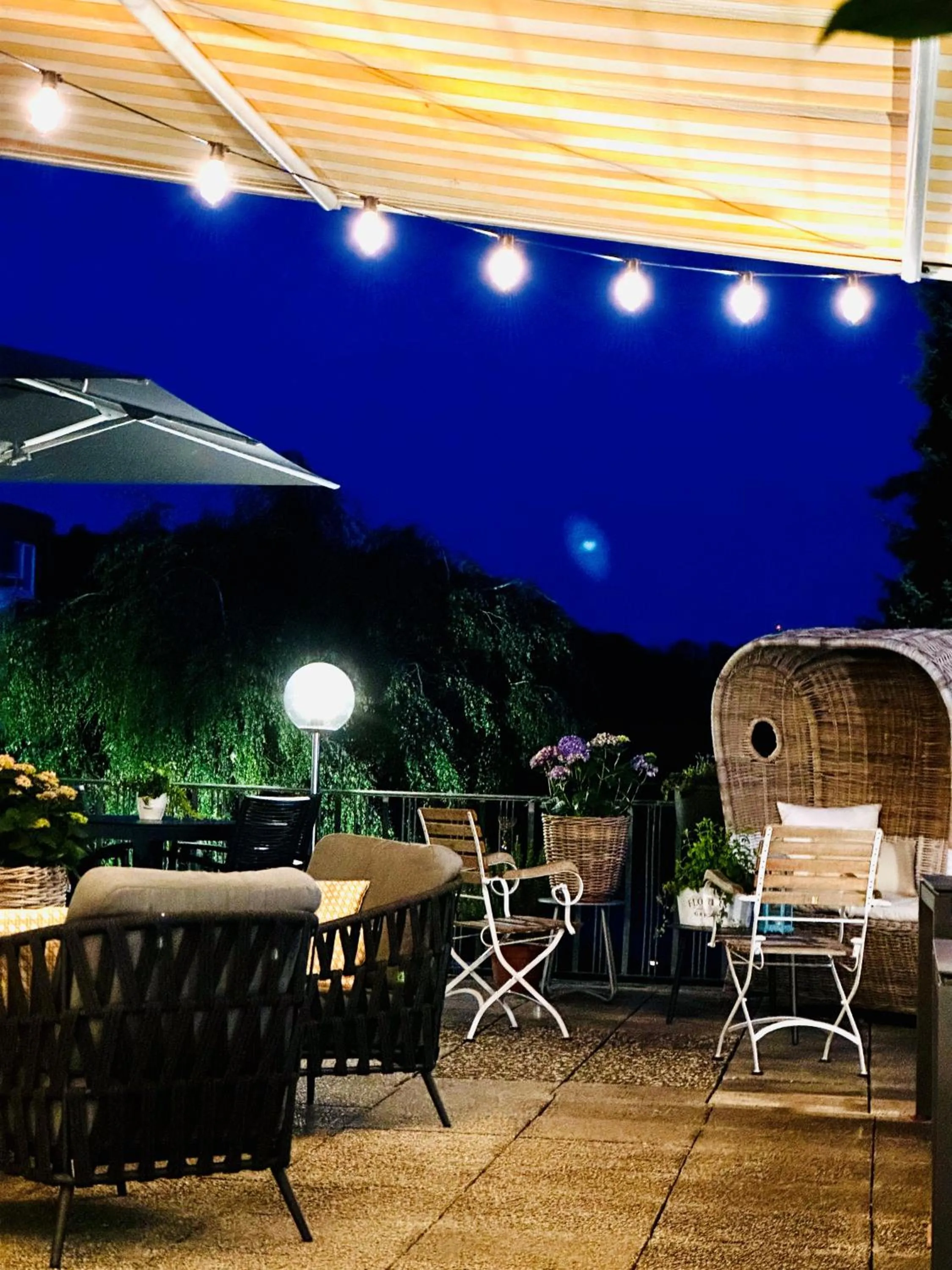 Restaurant/places to eat in Landhotel Bellevue