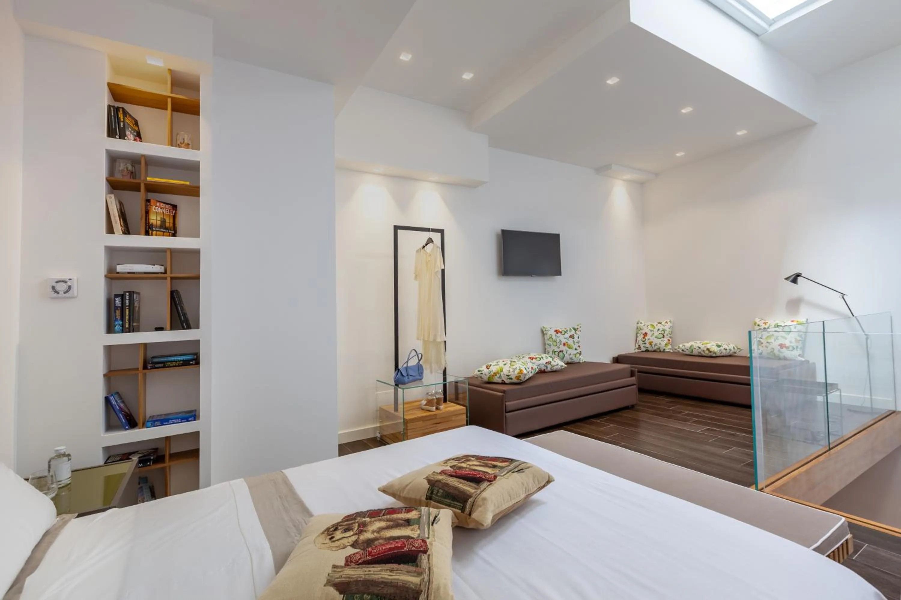TV and multimedia, Bed in Qui Vicino boutique rooms and suites