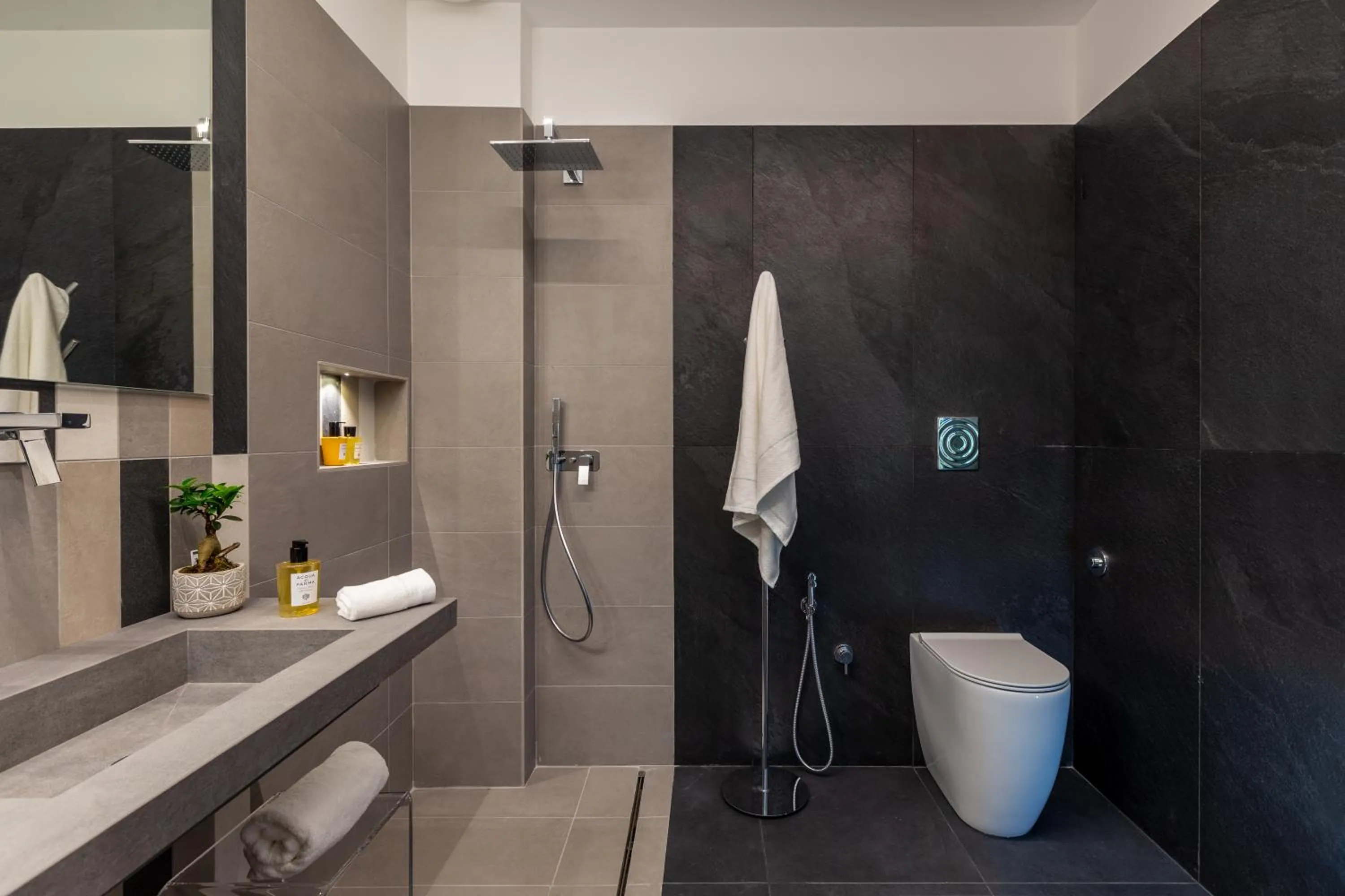 Bathroom in Qui Vicino boutique rooms and suites