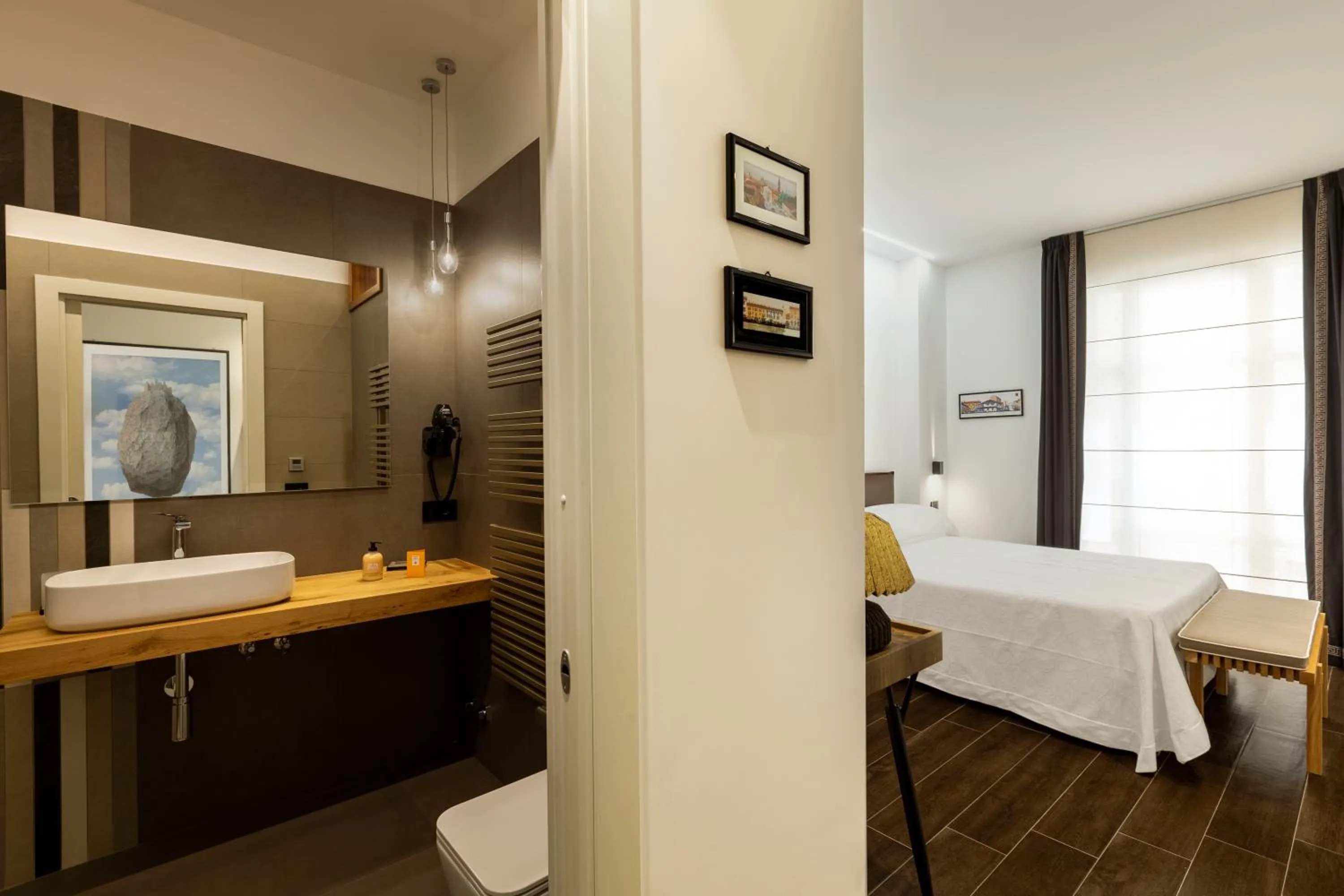Bathroom, Bed in Qui Vicino boutique rooms and suites