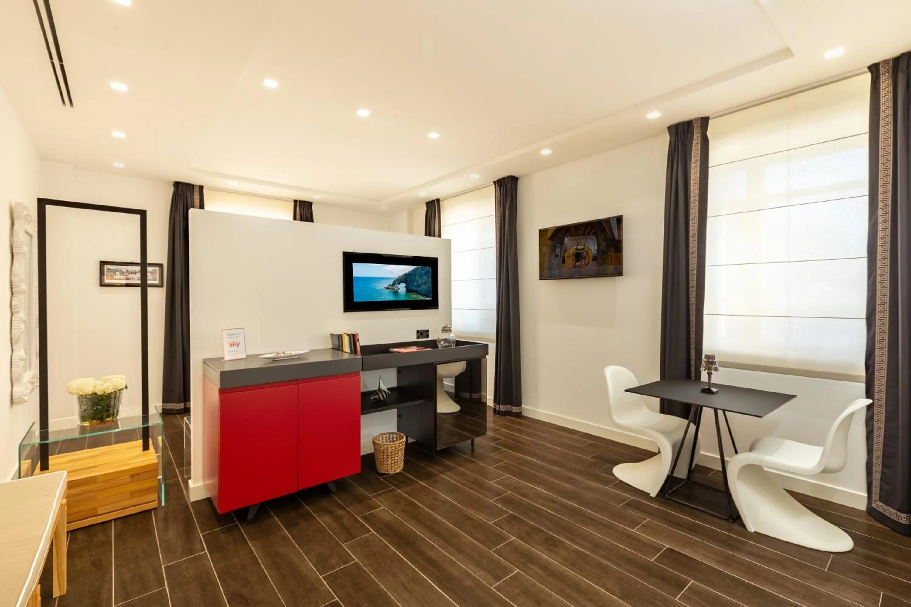 Seating area in Qui Vicino boutique rooms and suites