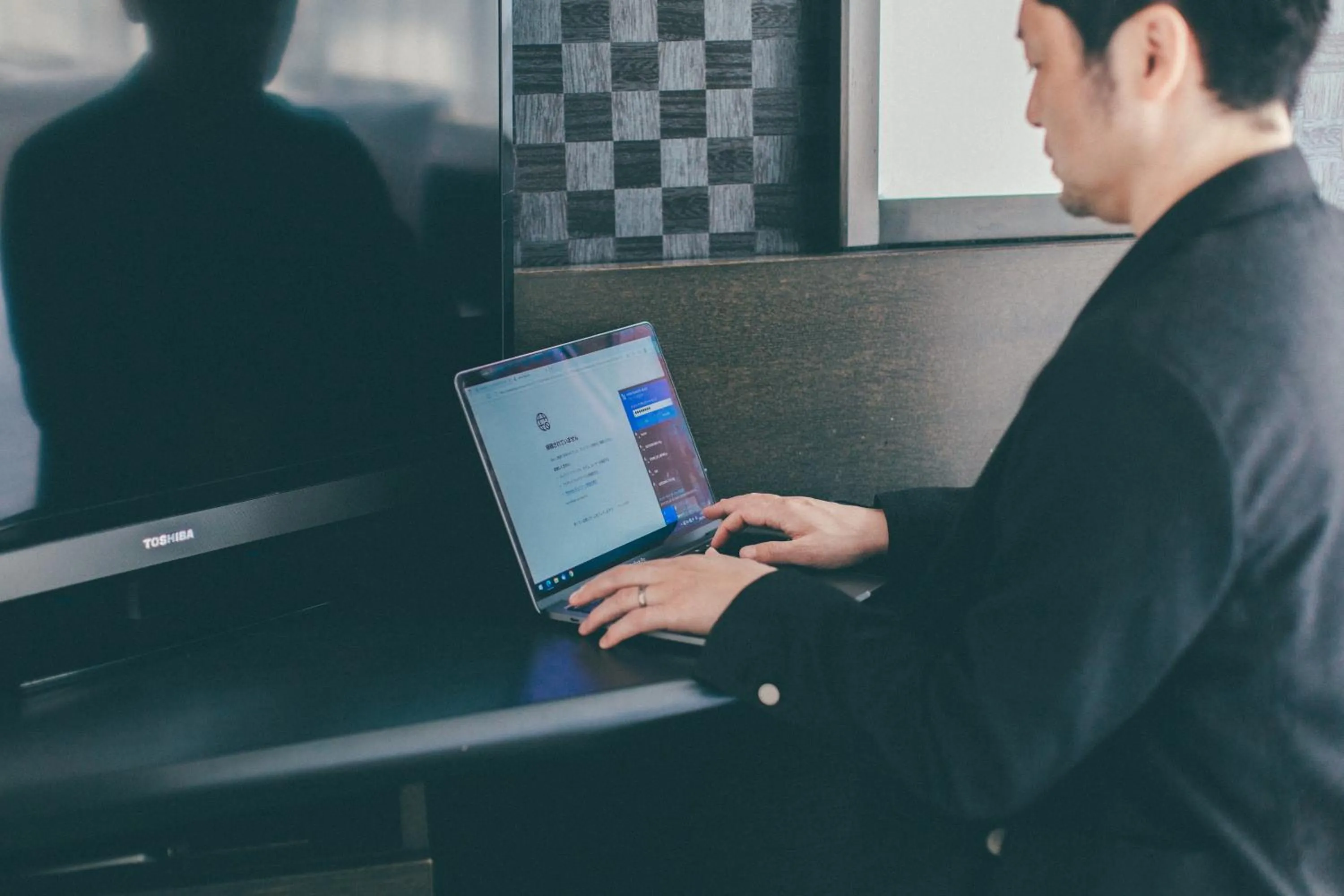 Hamilton Hotel Black