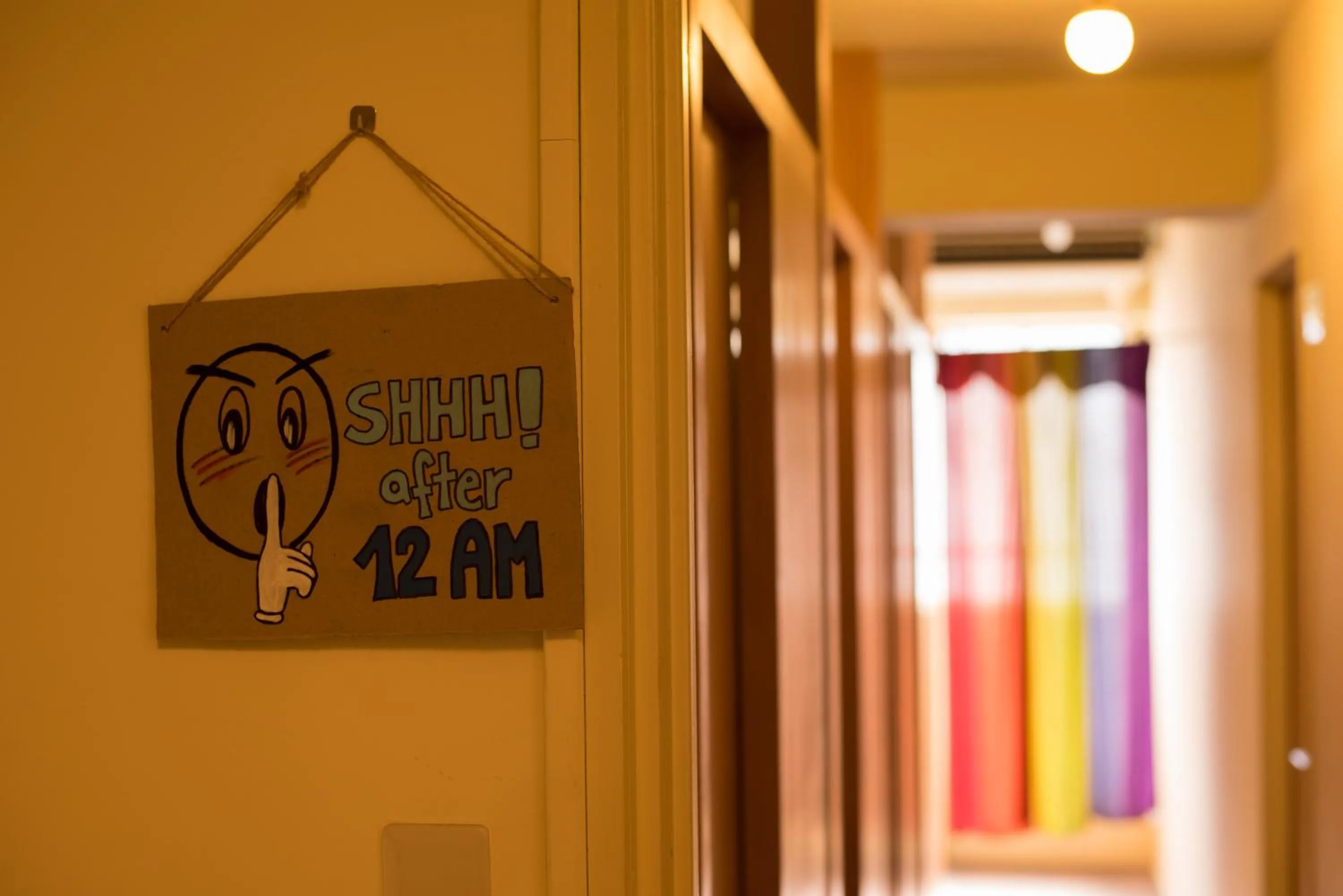 Text overlay in Hostel Q