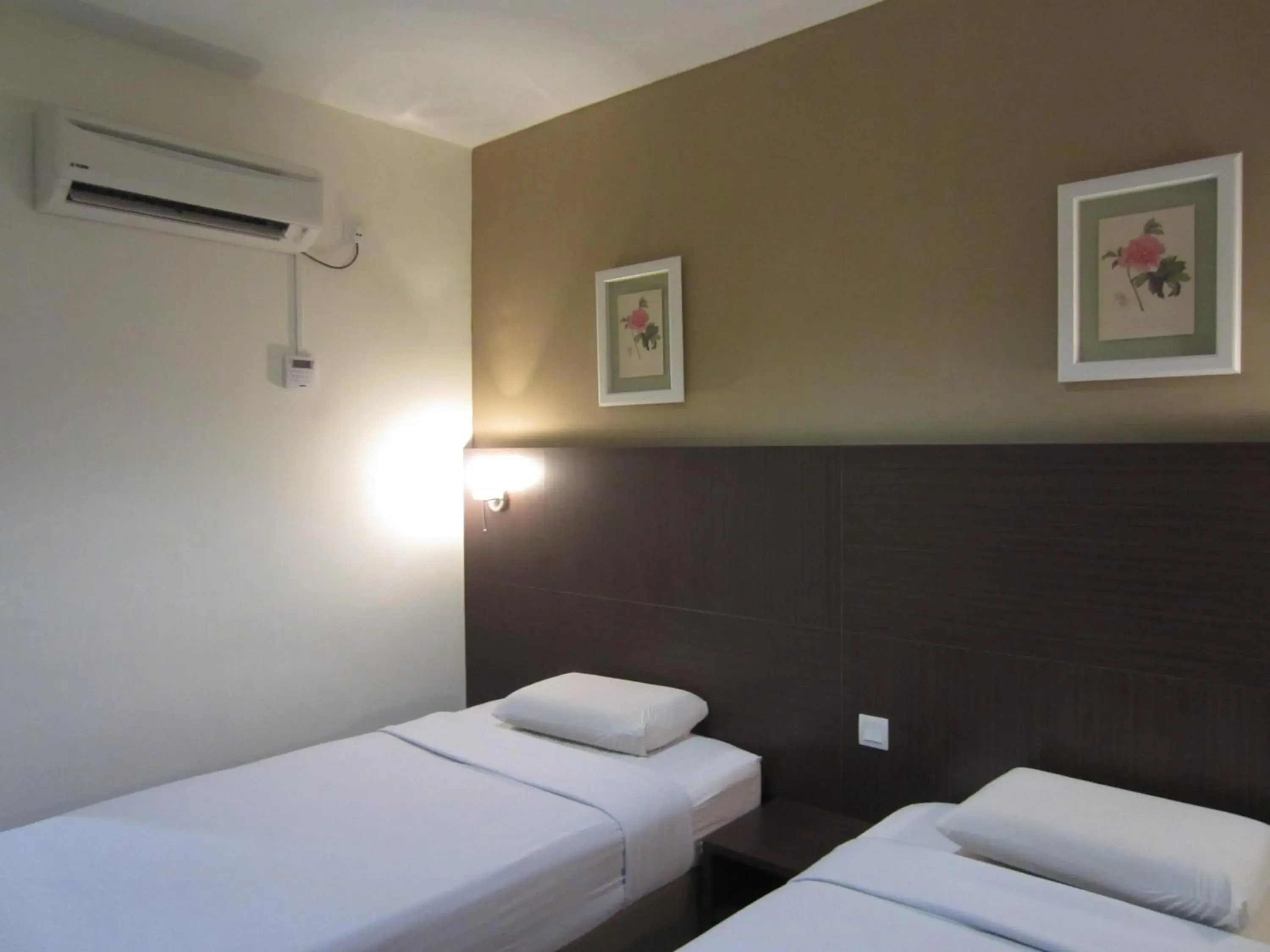 Twin Room in Radiant Hotel Twin Room in Radiant Hotel