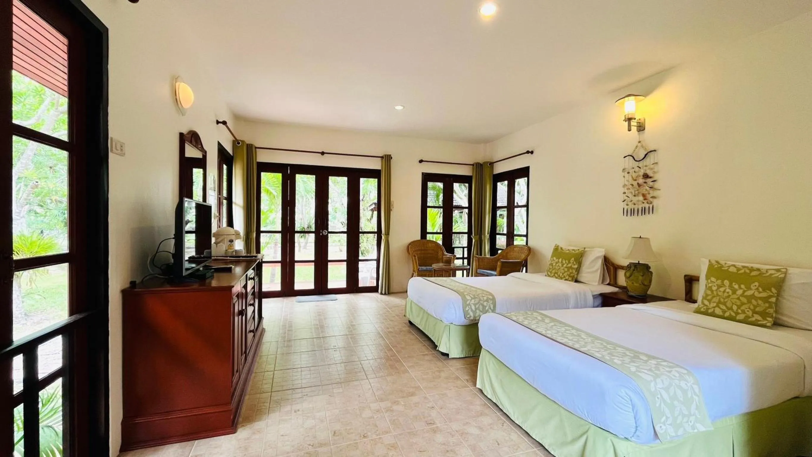 Photo of the whole room, Bed in Suan Bankrut Beach Resort
