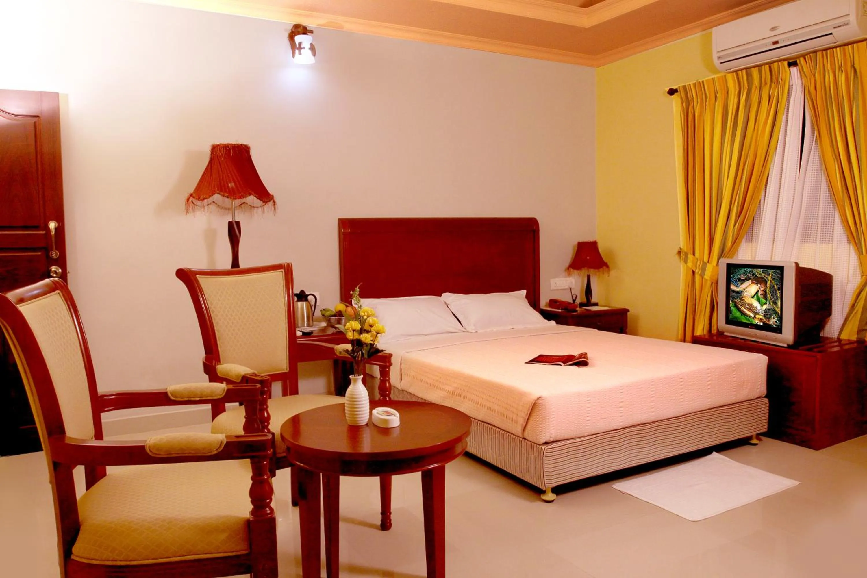 Photo of the whole room, Bed in Devasura inn