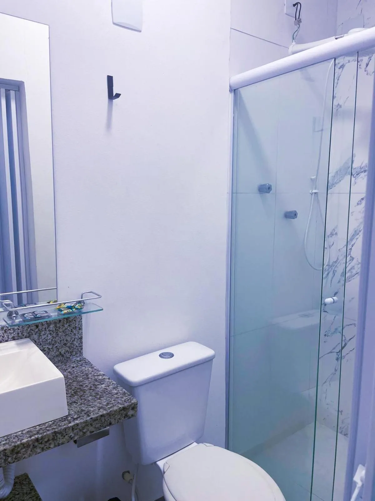 Shower in Pousada Praia do Tombo