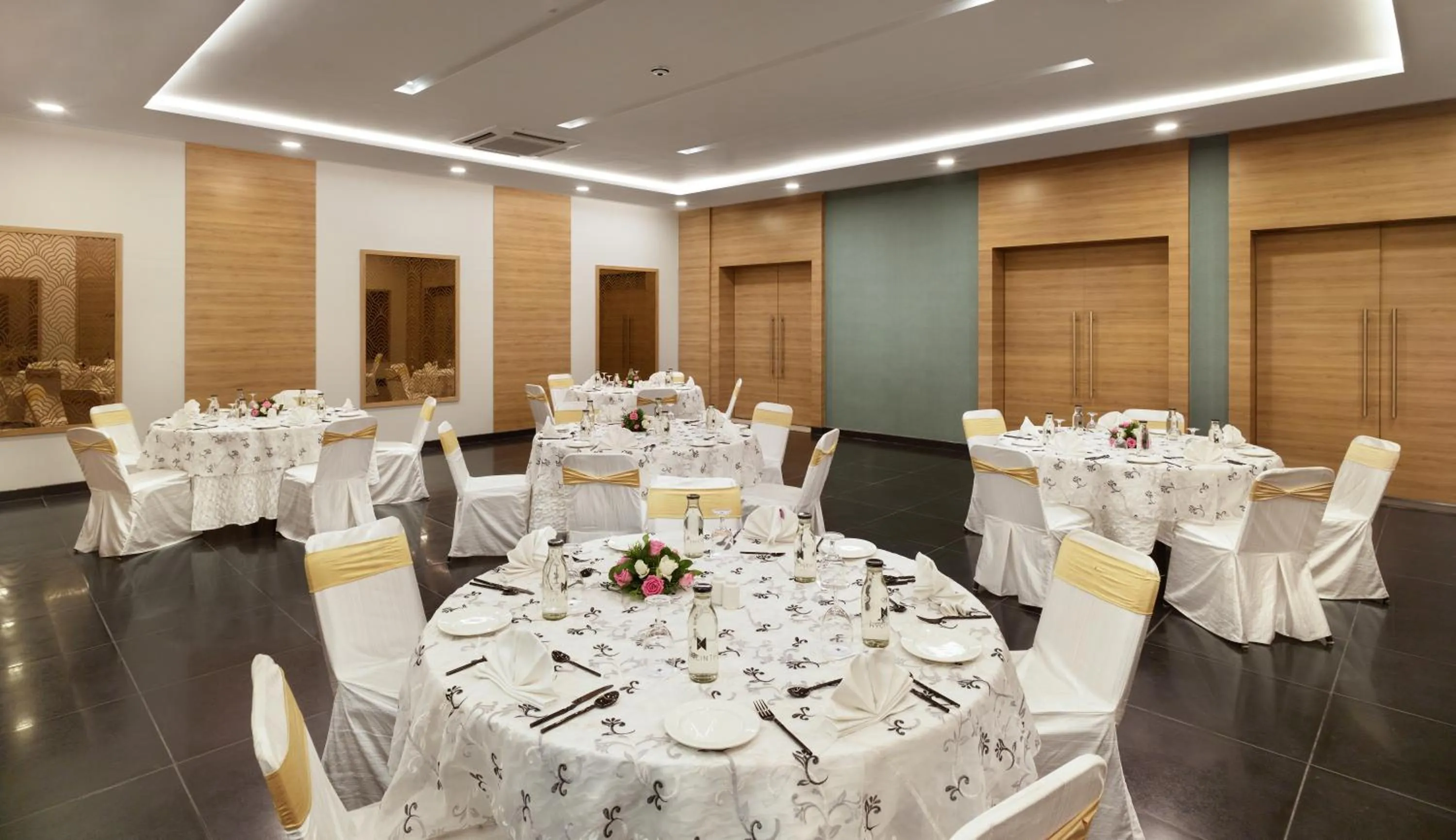 Banquet/Function facilities in HYCINTH Hotels