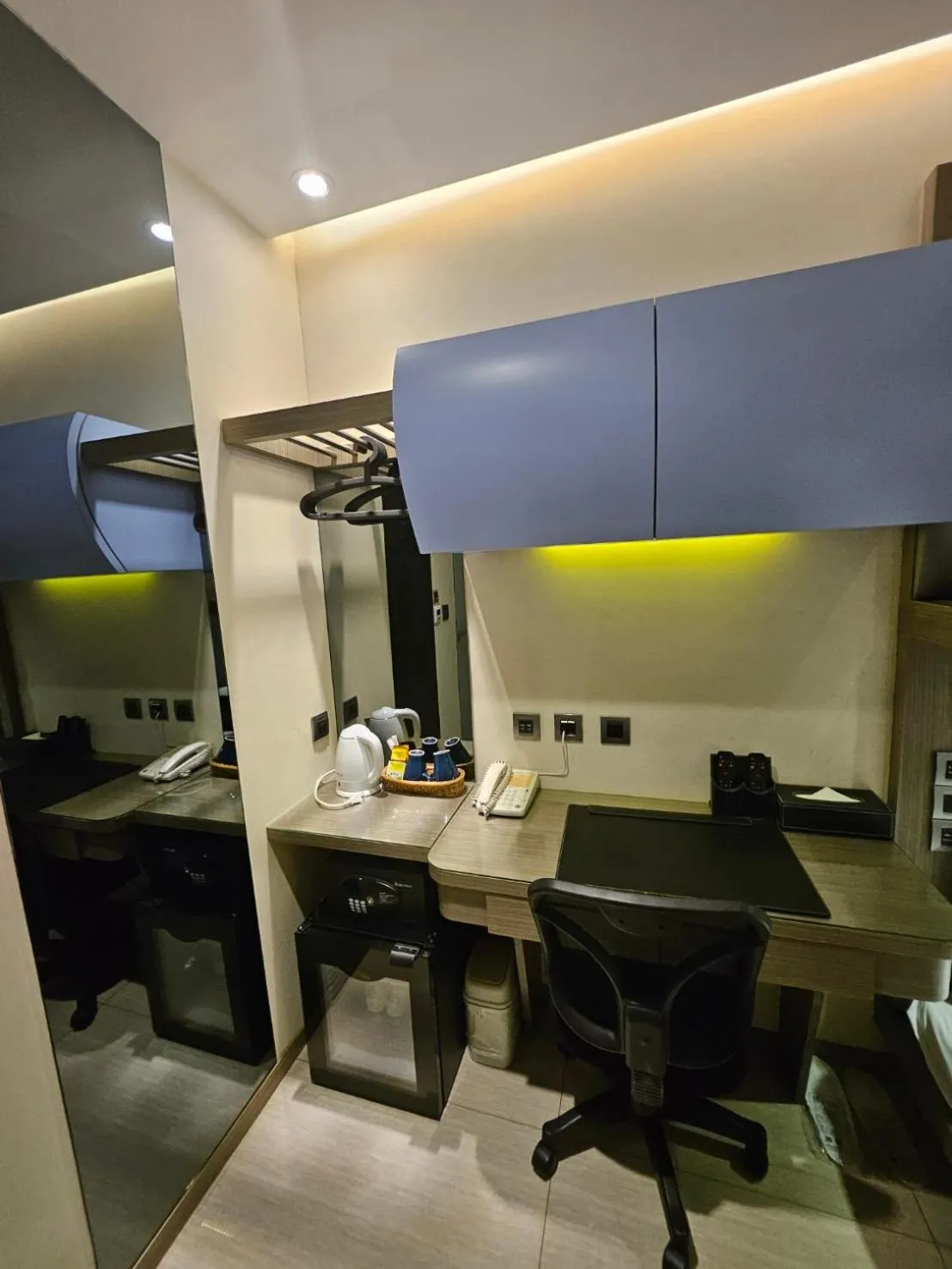 hair dresser in Beauty Hotels Taipei - Hotel B7