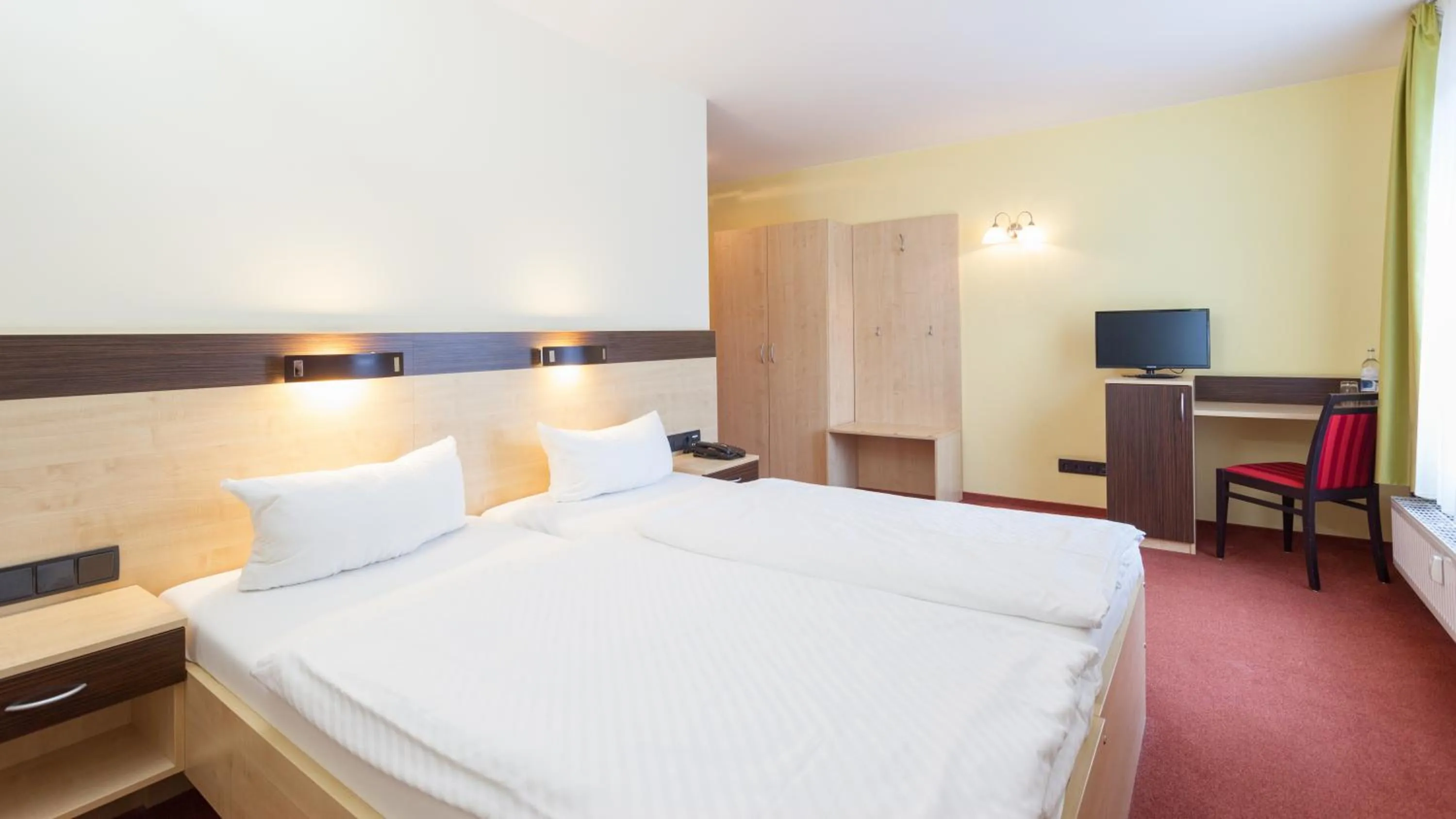 Photo of the whole room, Bed in Hotel Mit-Mensch