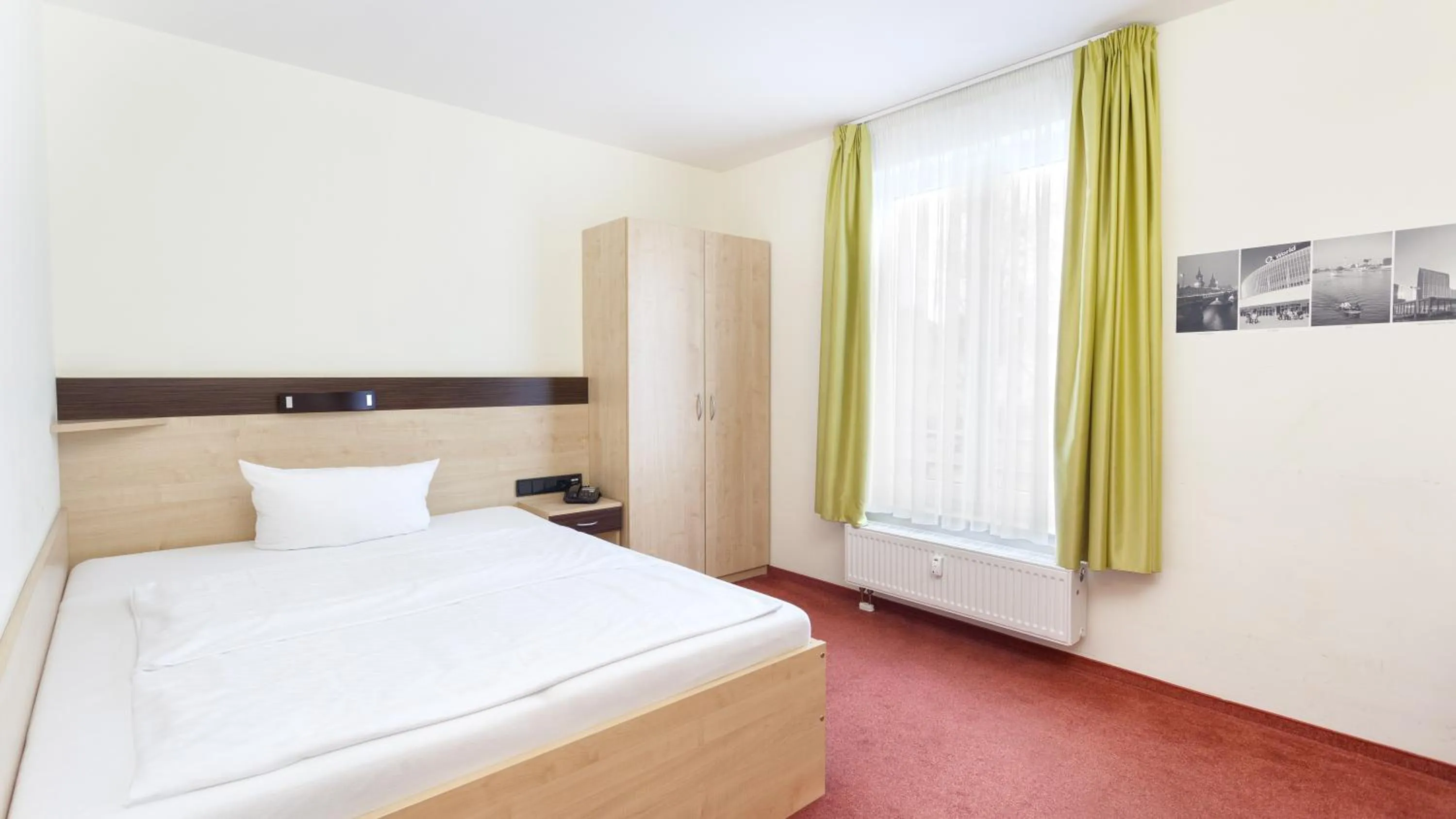 Photo of the whole room, Bed in Hotel Mit-Mensch