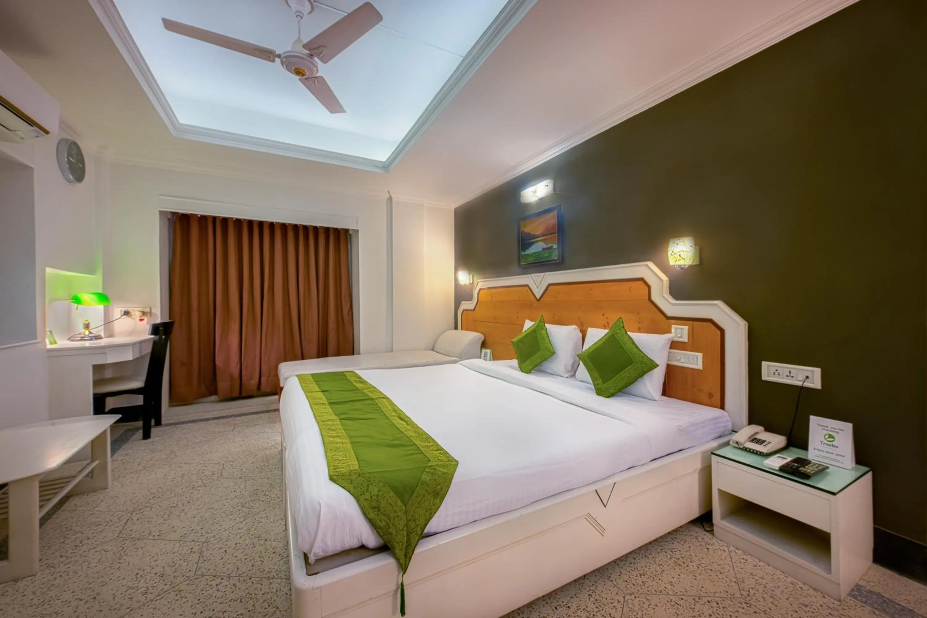 Bedroom, Bed in Treebo Green View, Park Circus